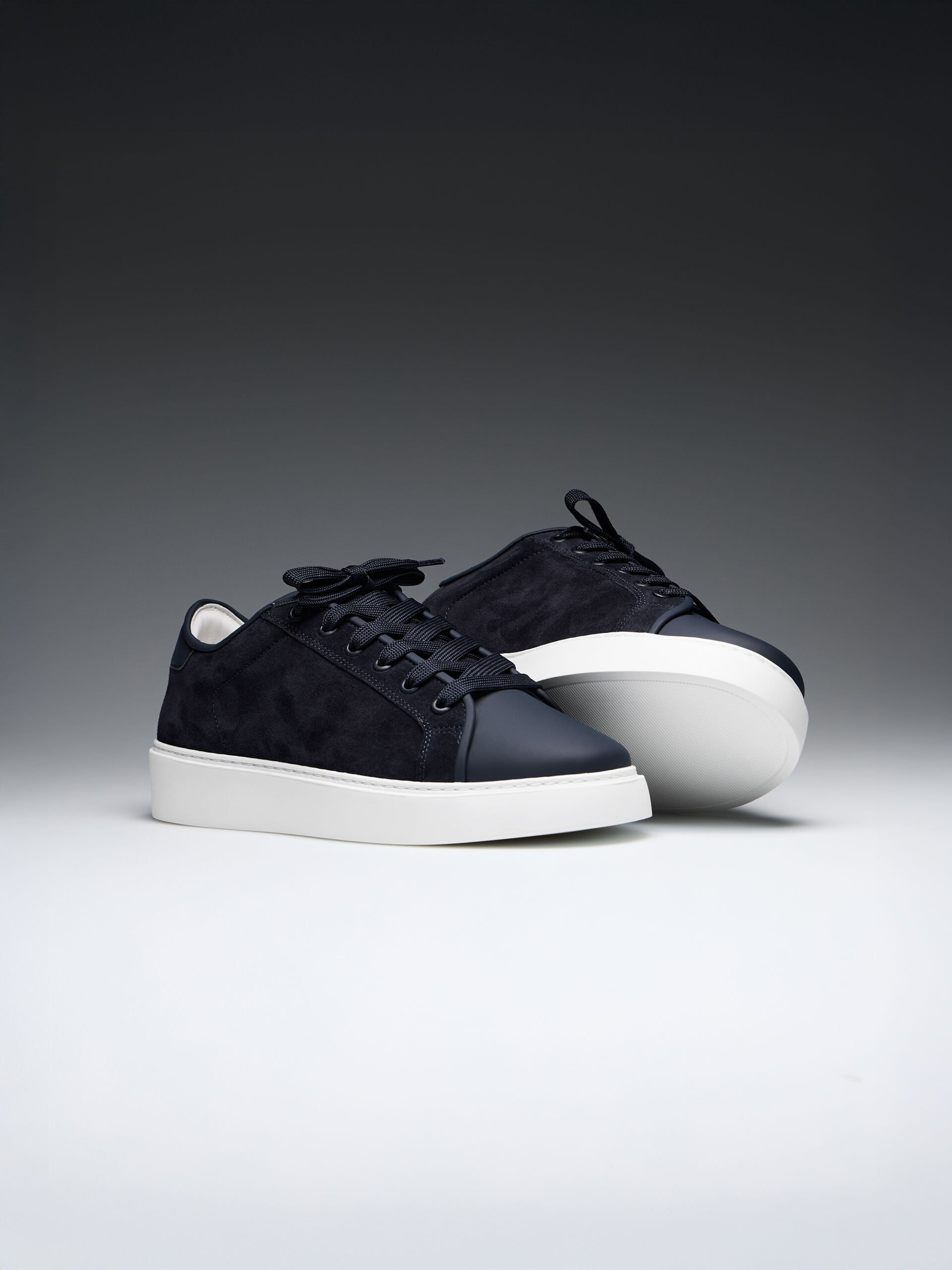 Mid Leather Toe Cap Trainer in Navy