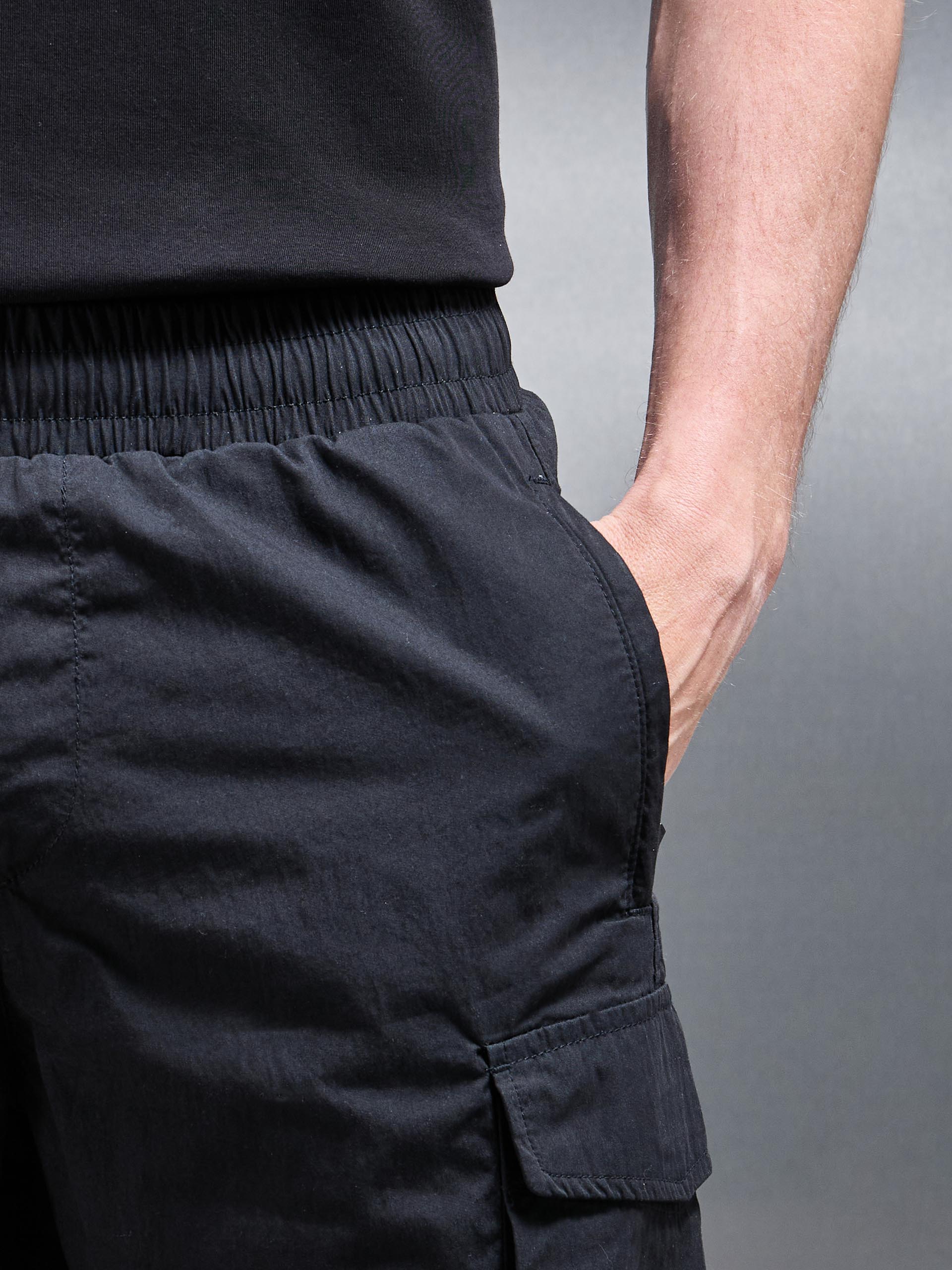 Parachute Cargo Short in Black