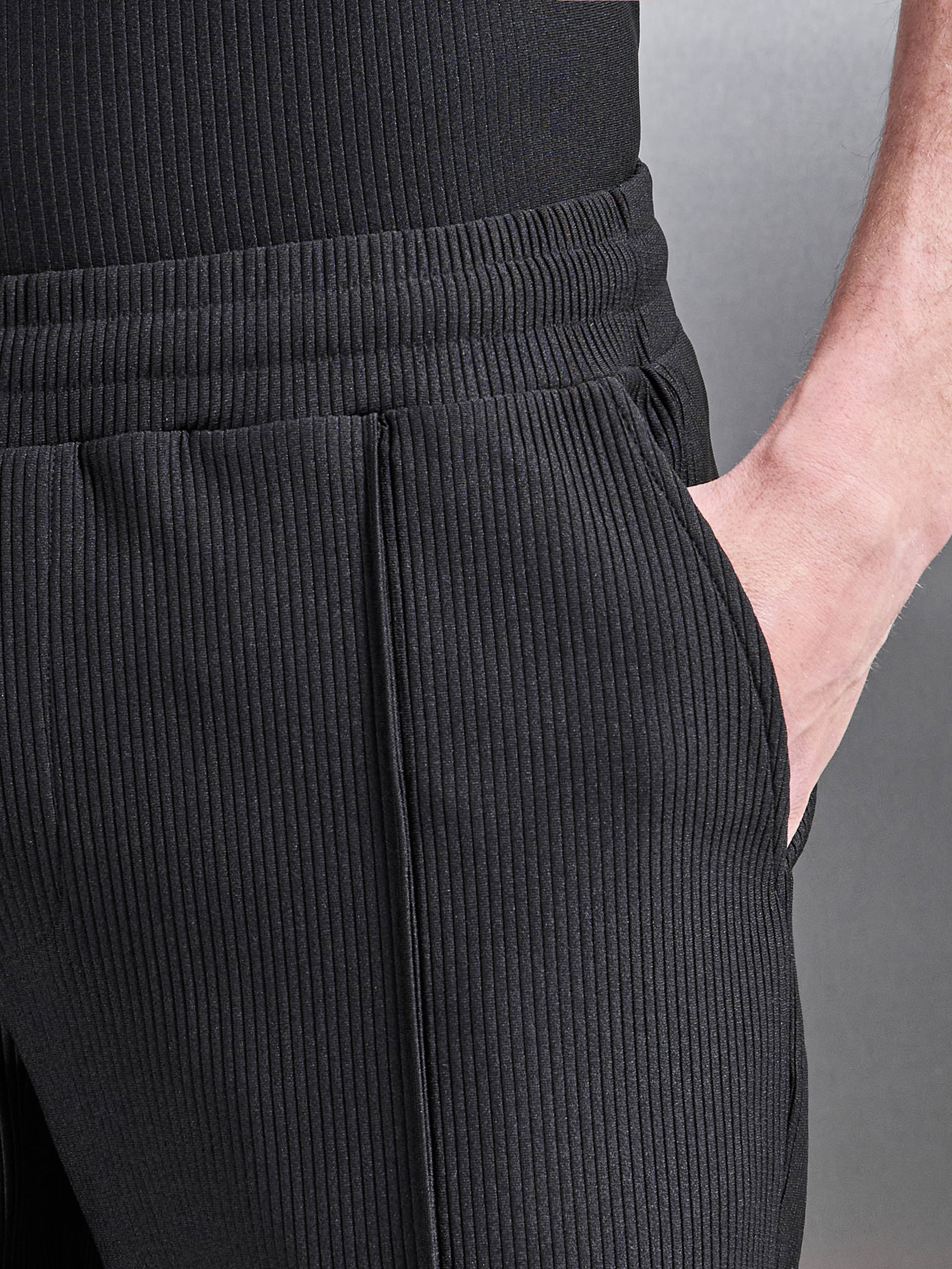 Pleated Short in Black