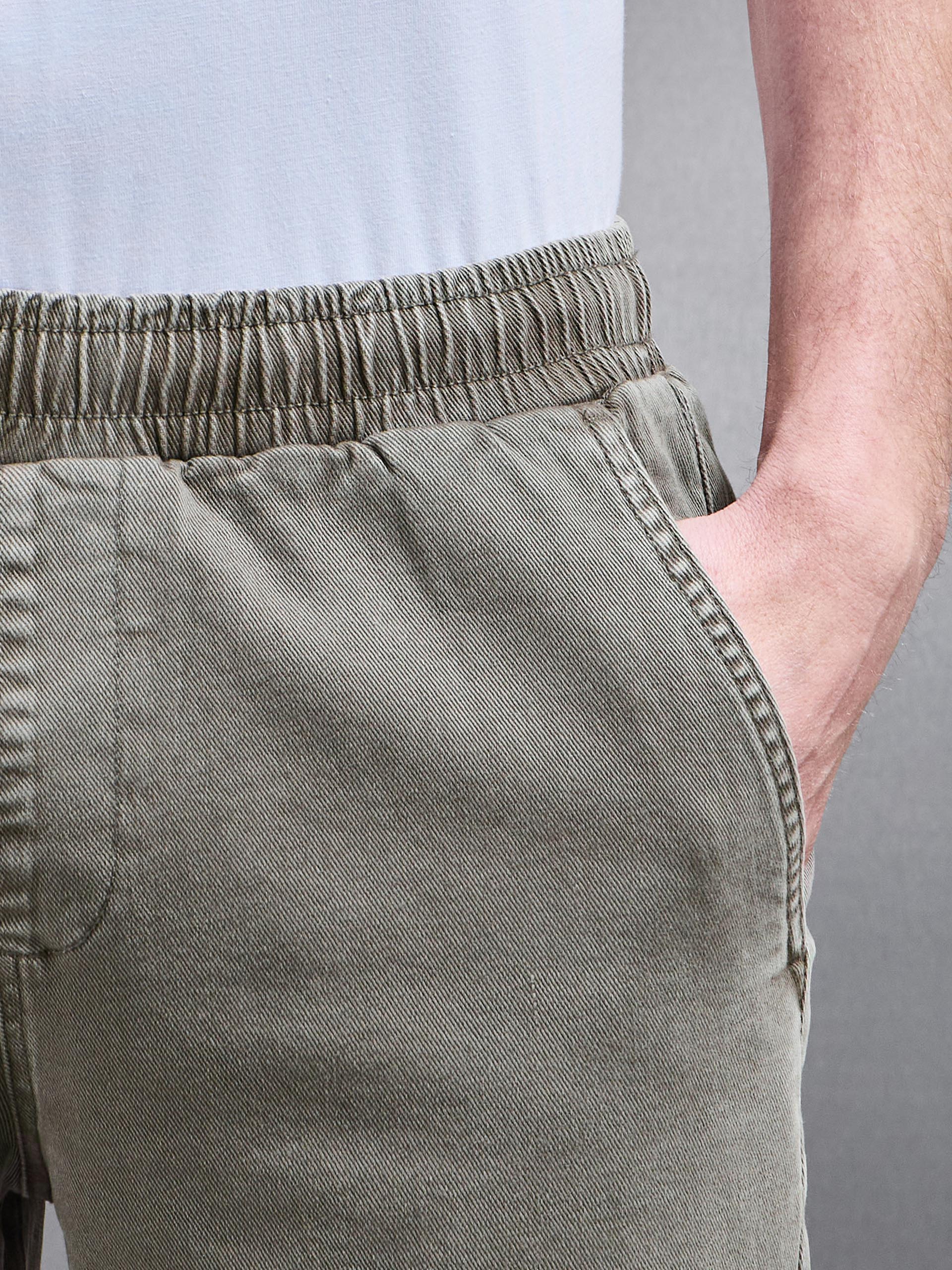 Relaxed Cotton Twill Trouser in Dark Olive