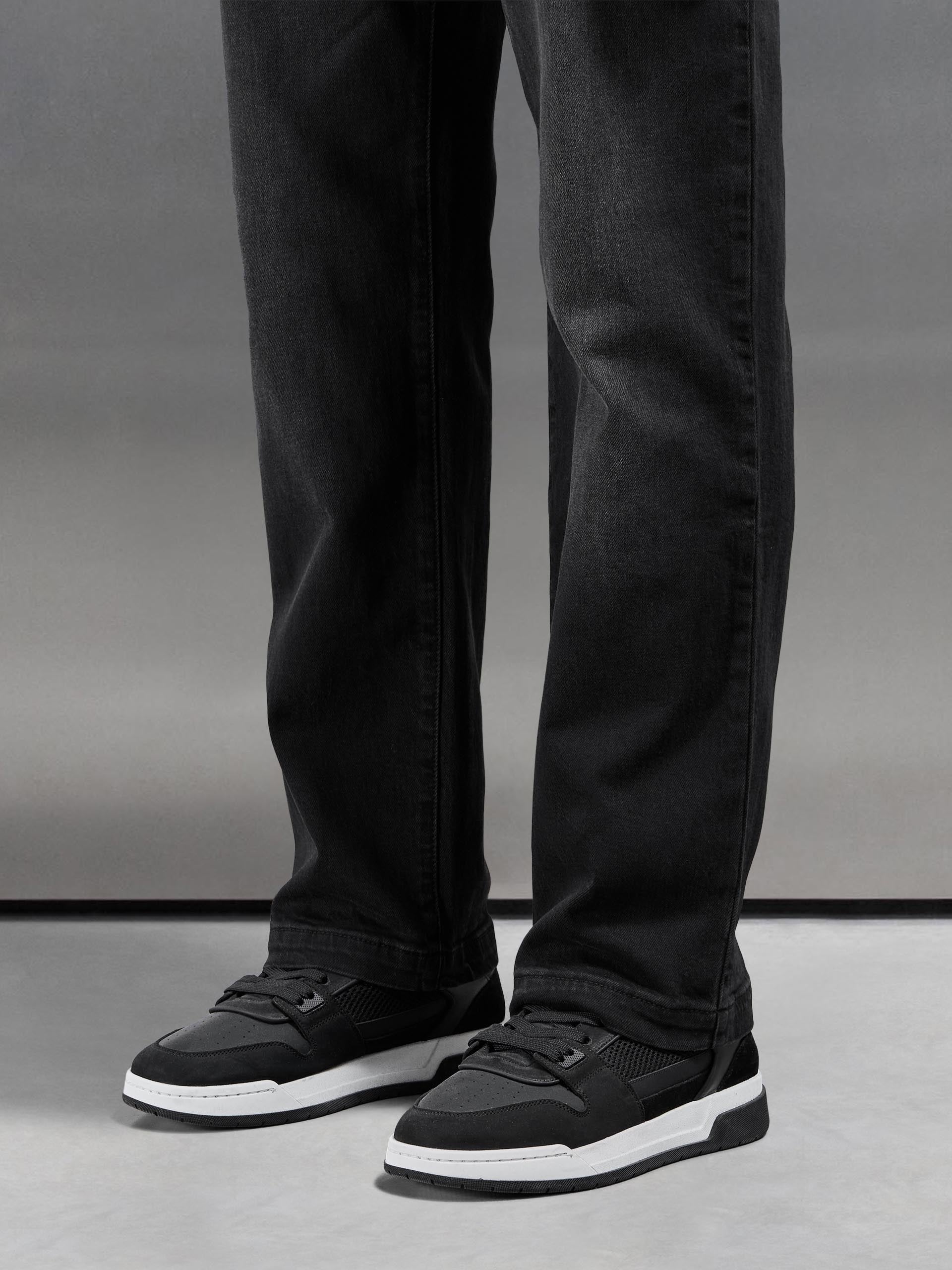 Relaxed Fit Denim Jeans in Black Wash