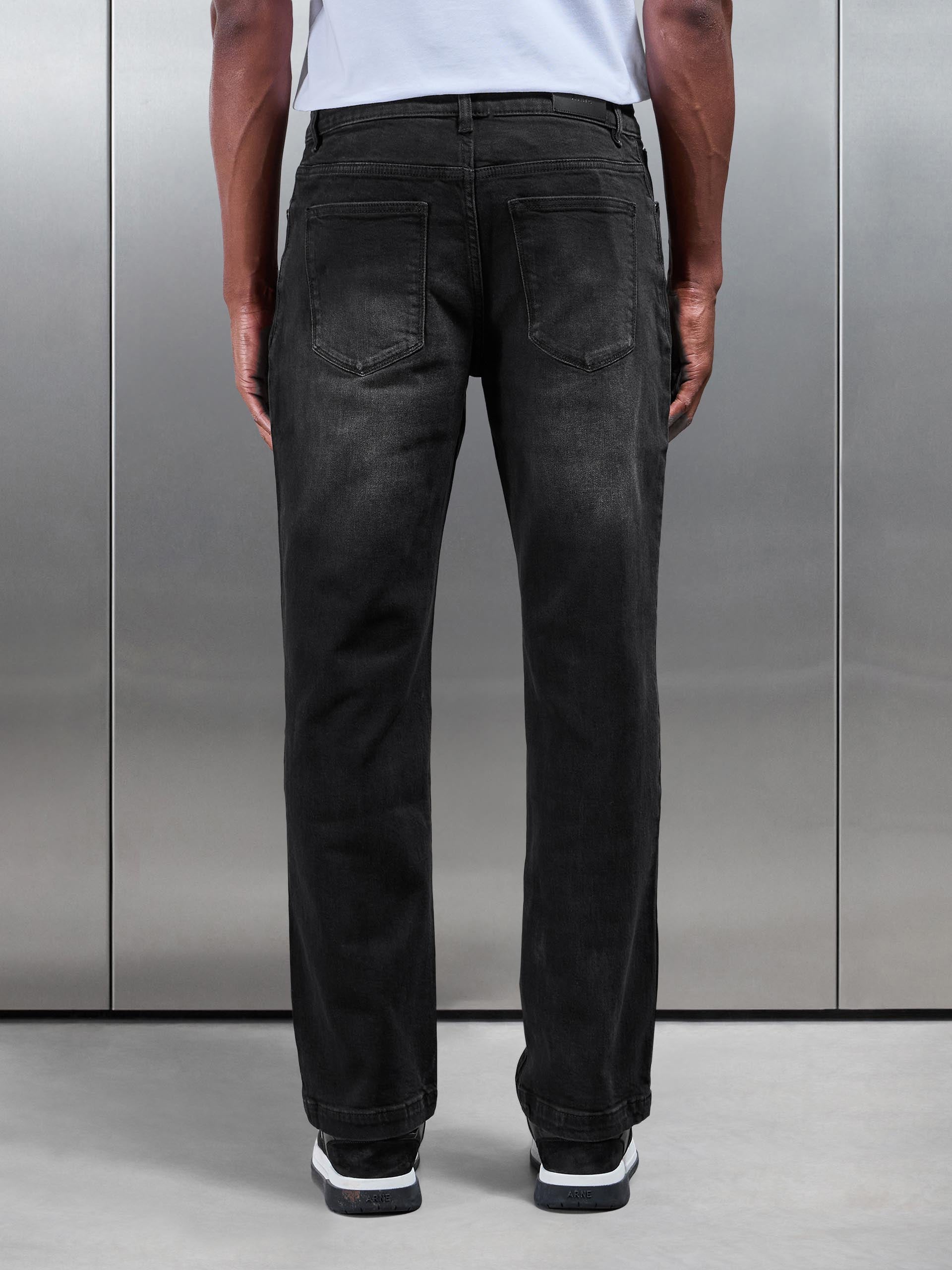 Relaxed Fit Denim Jeans in Black Wash