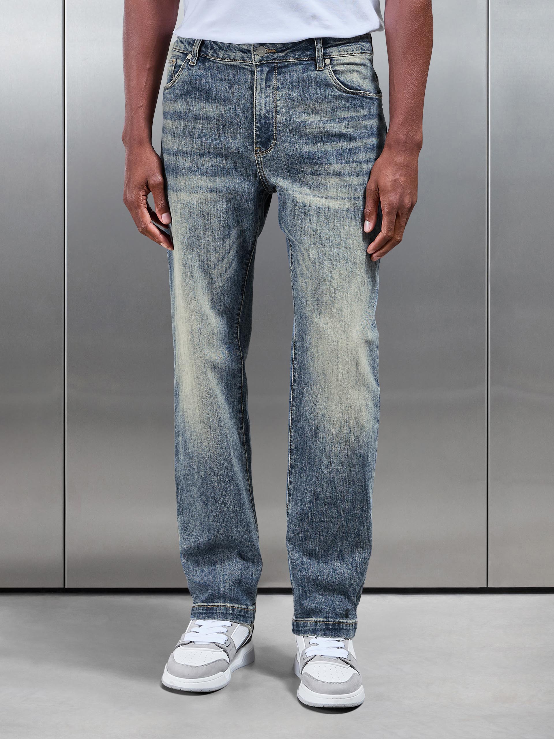Relaxed Fit Denim Jeans in Sand Wash