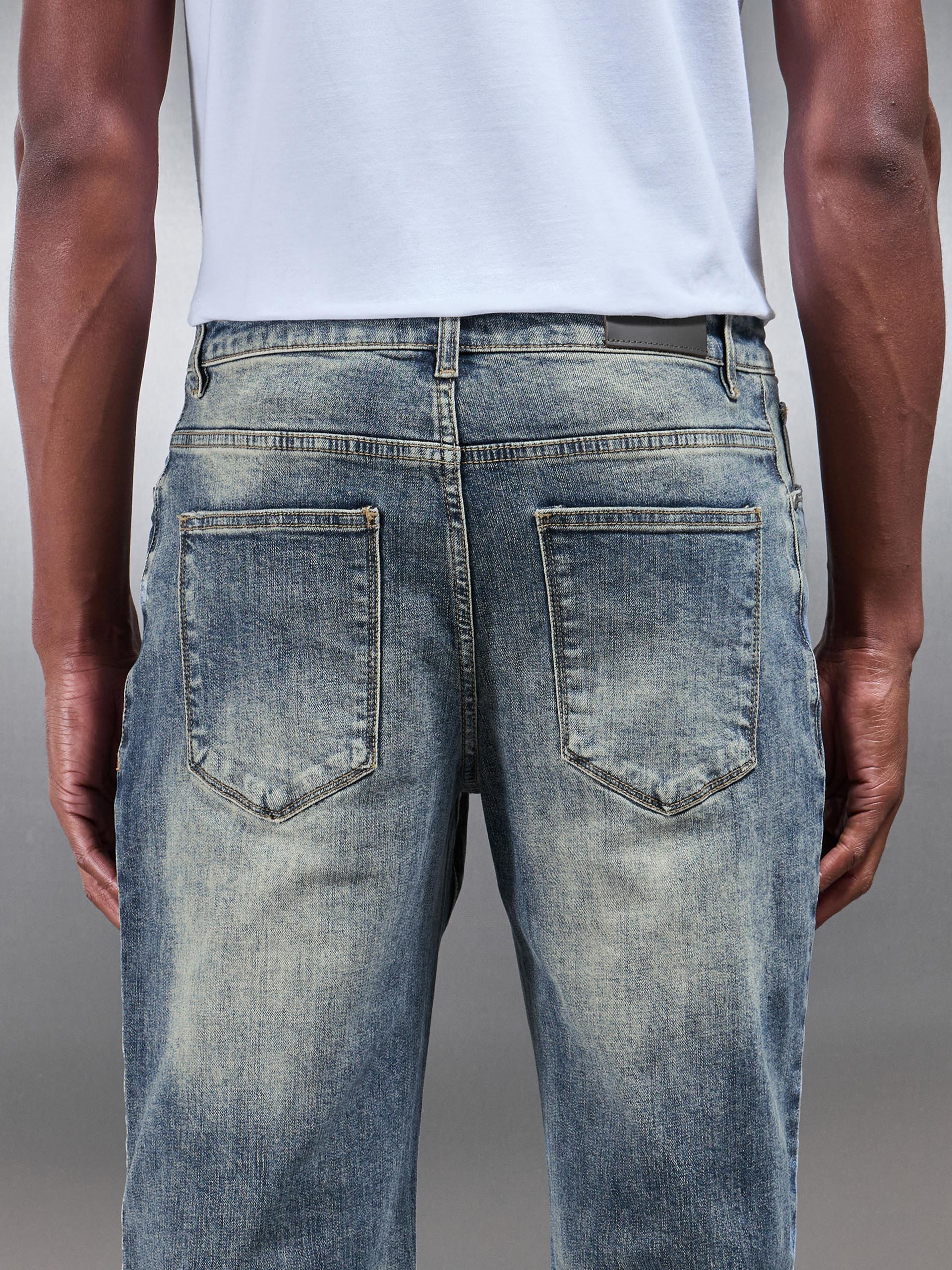 Relaxed Fit Denim Jeans in Sand Wash