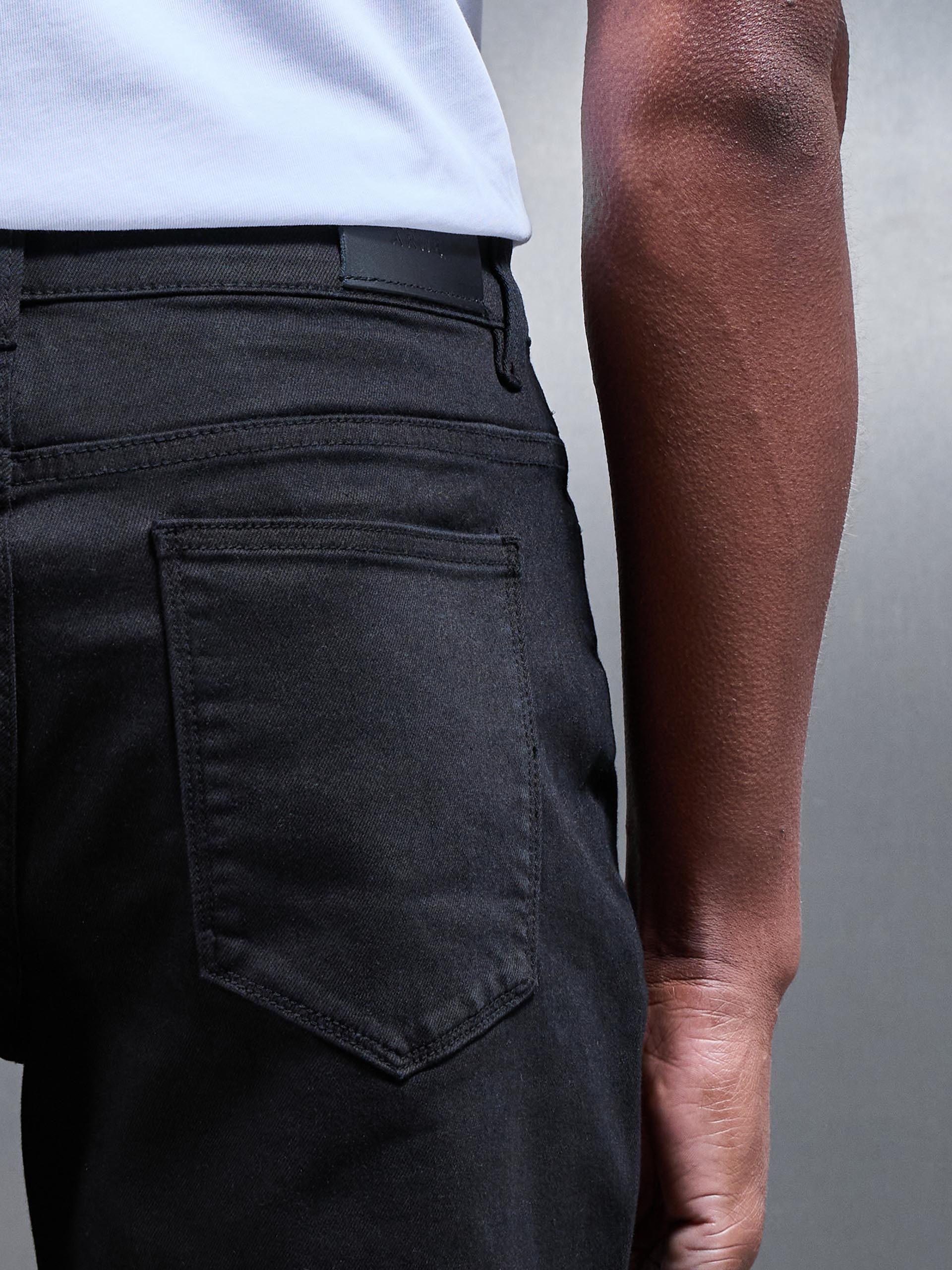 Relaxed Fit Denim Short in Black