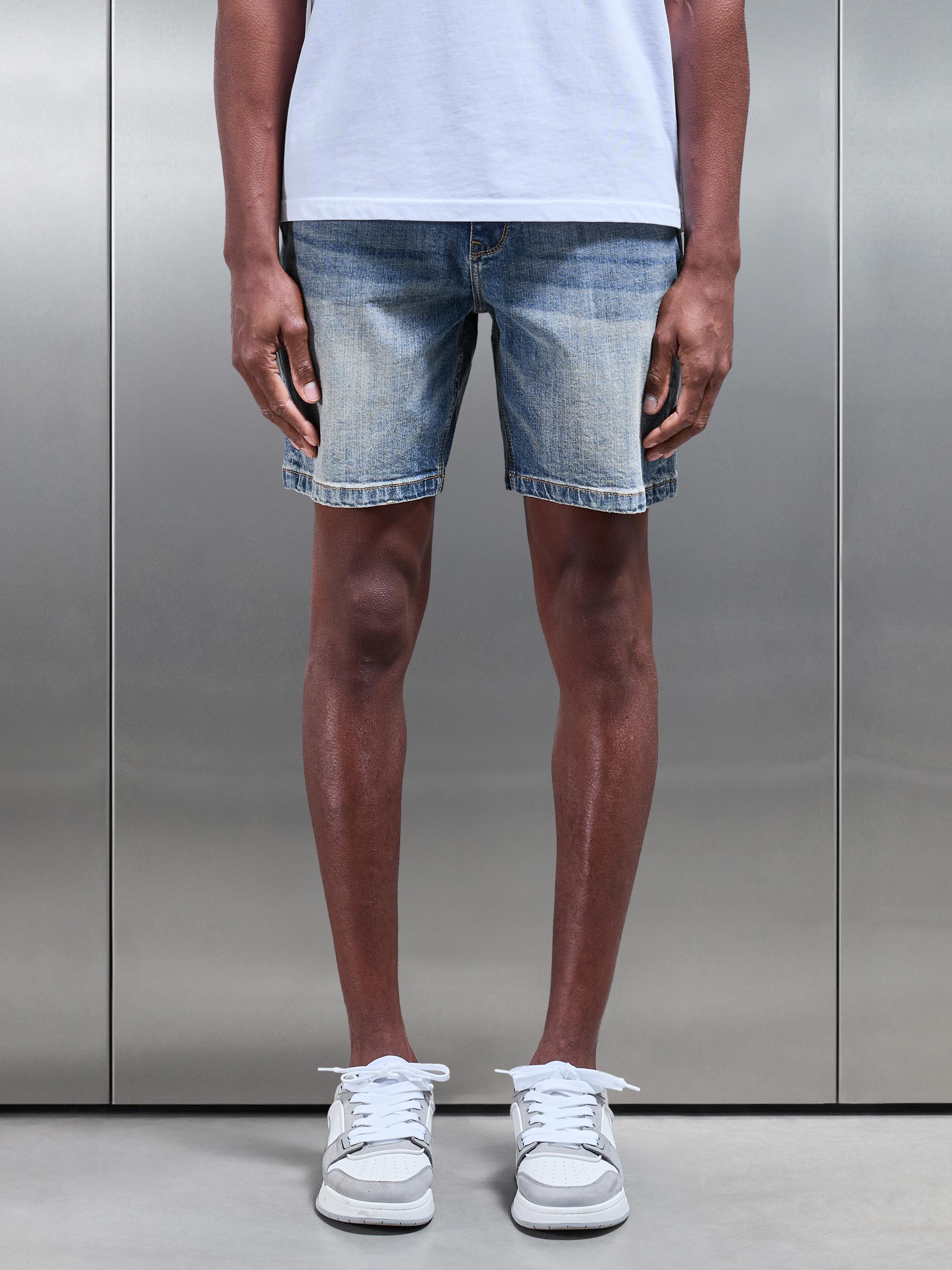 Relaxed Fit Denim Short in Sand Wash