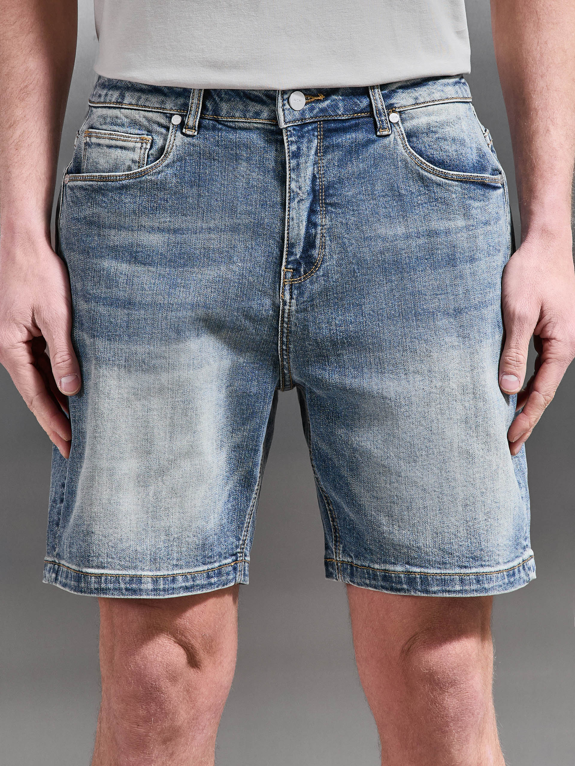 Relaxed Fit Denim Short in Sand Wash