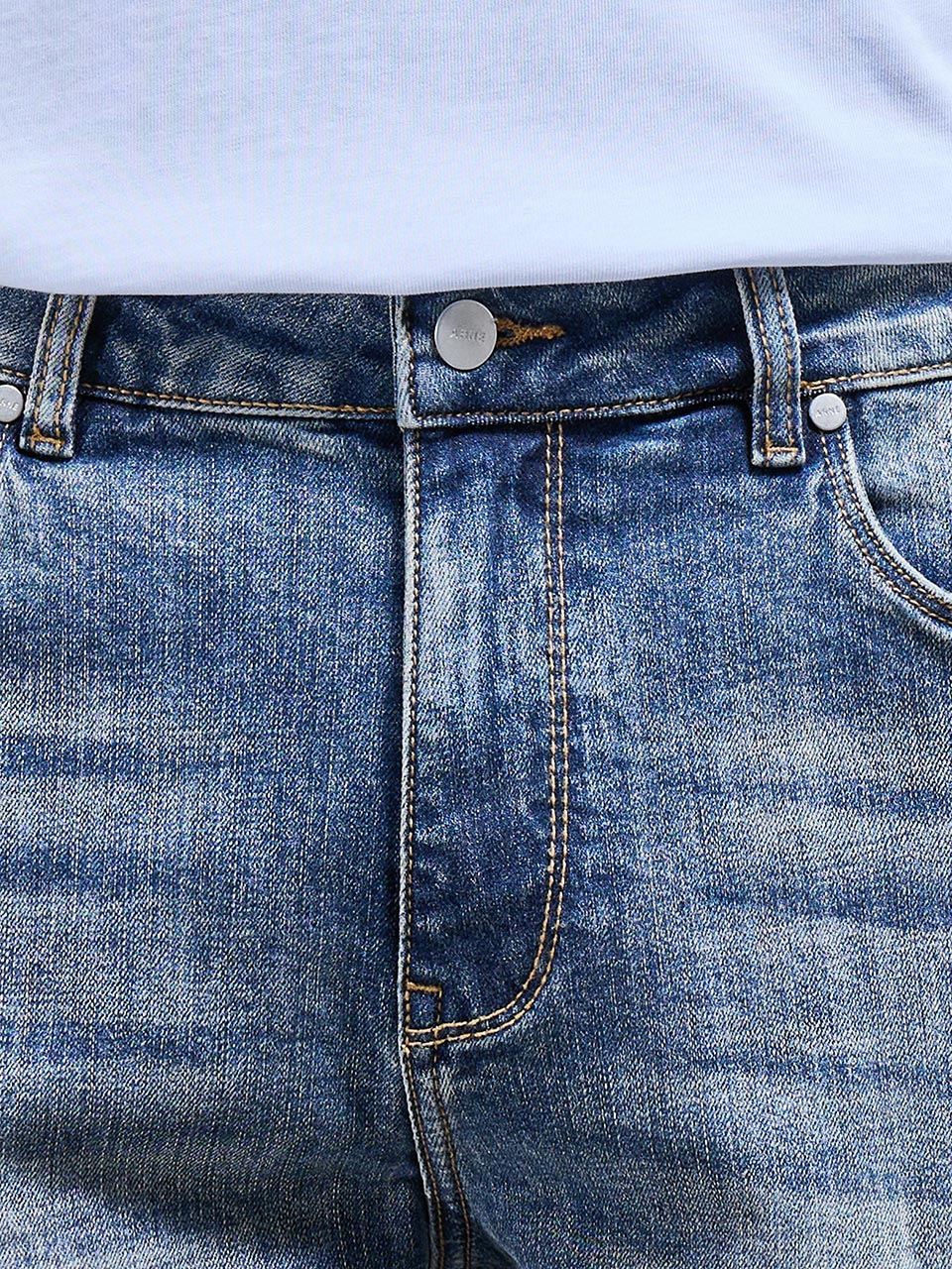 Relaxed Fit Denim Short in Sand Wash