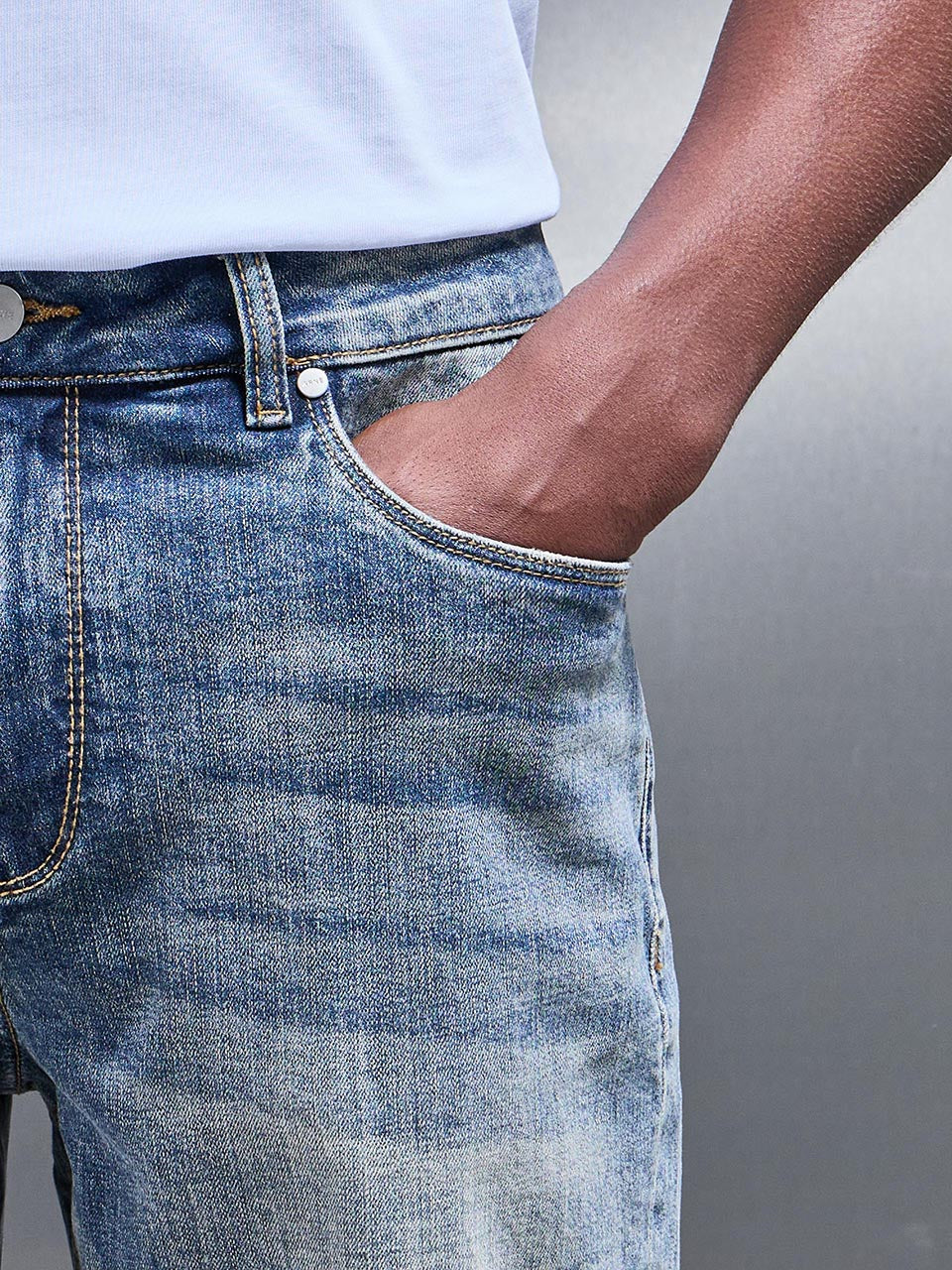 Relaxed Fit Denim Short in Sand Wash