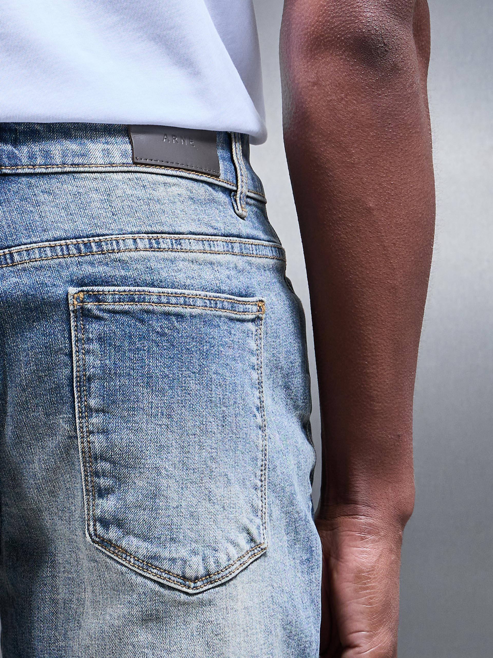 Relaxed Fit Denim Short in Sand Wash