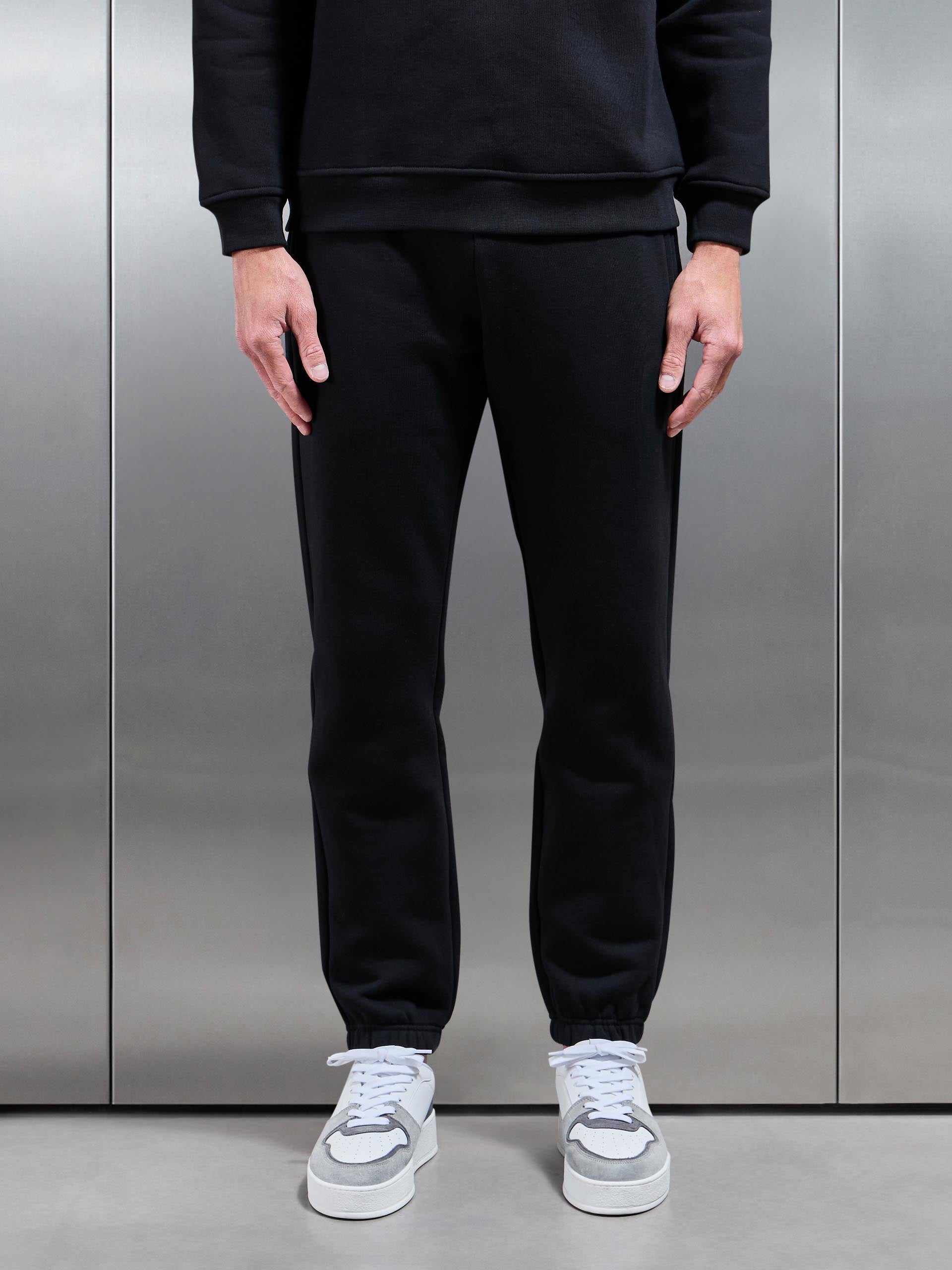 Relaxed Cuffed Jogger in Black