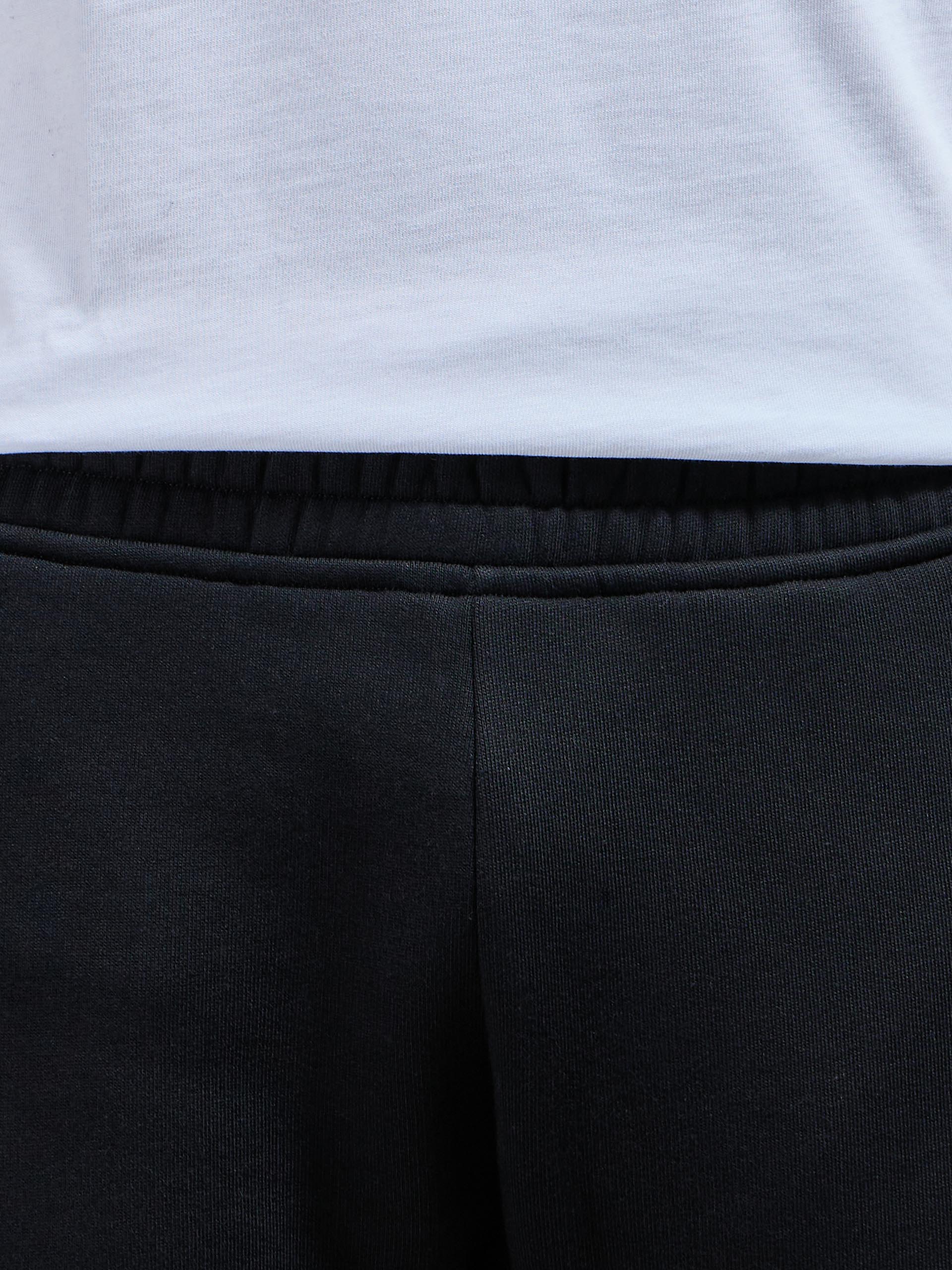 Relaxed Cuffed Jogger in Black