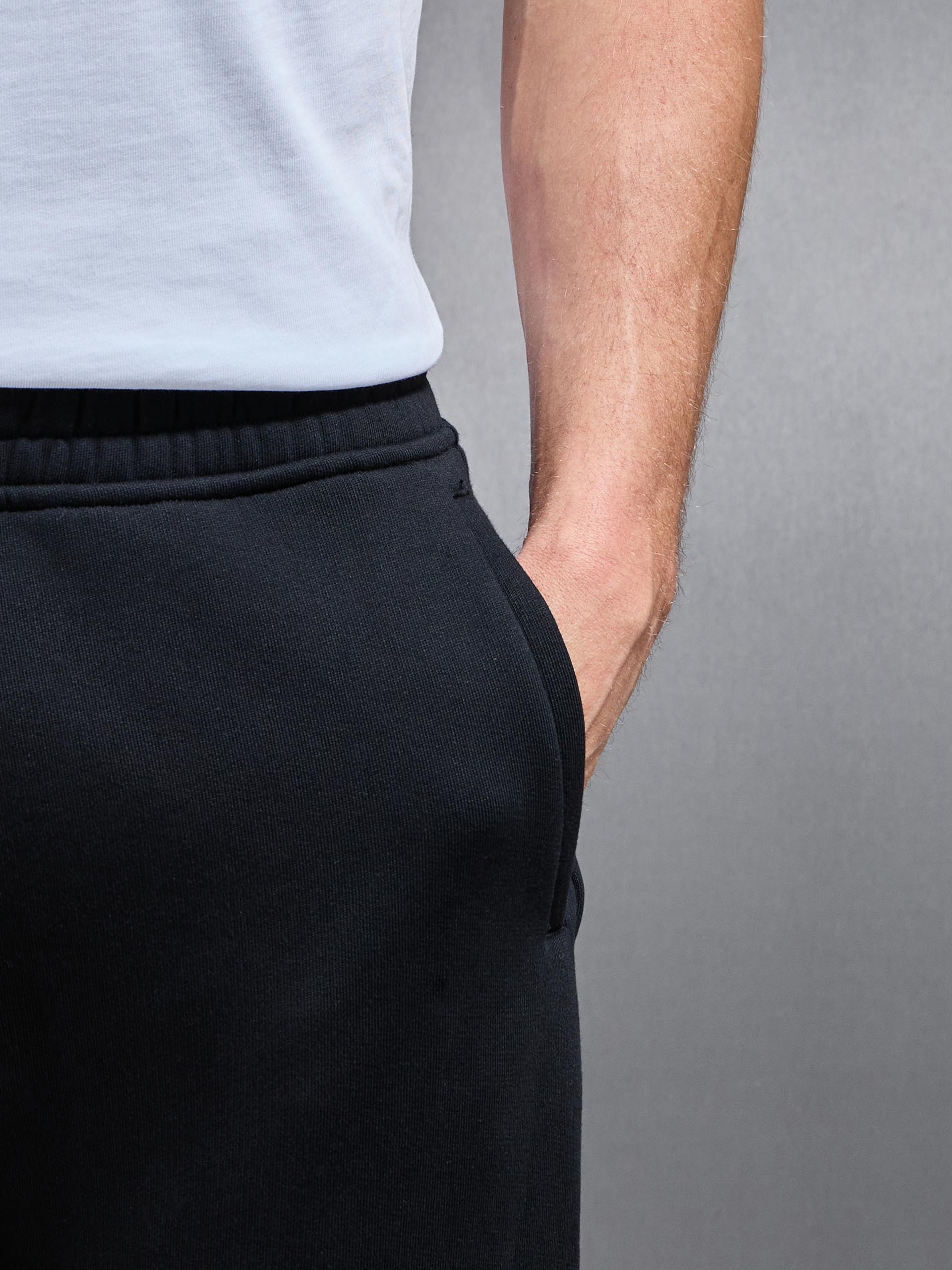 Relaxed Cuffed Jogger in Black