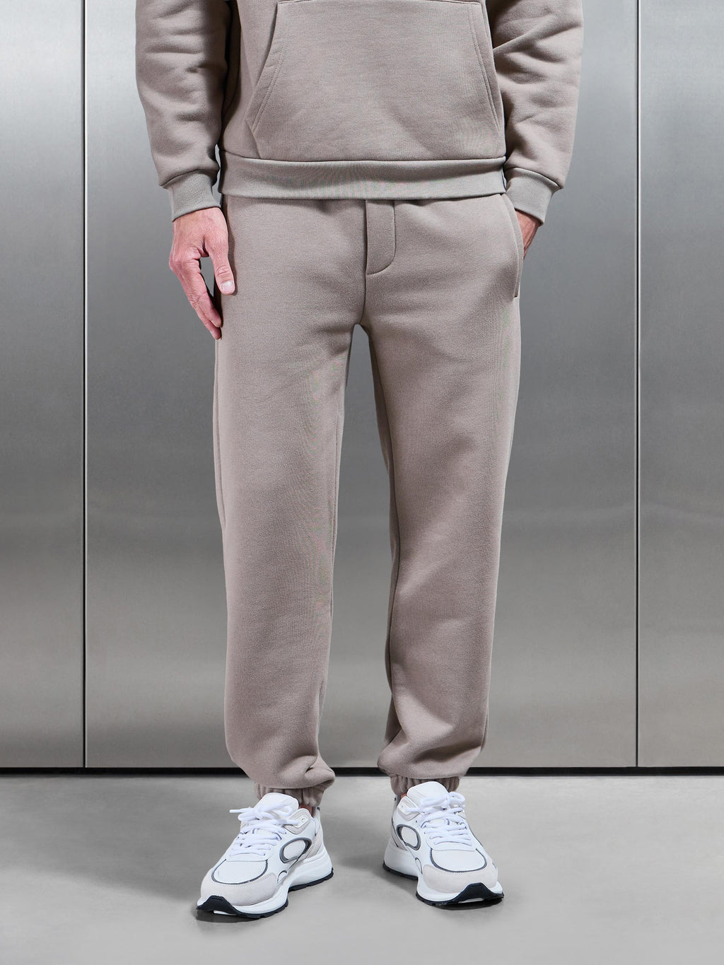 Relaxed Fit Jogger in Taupe