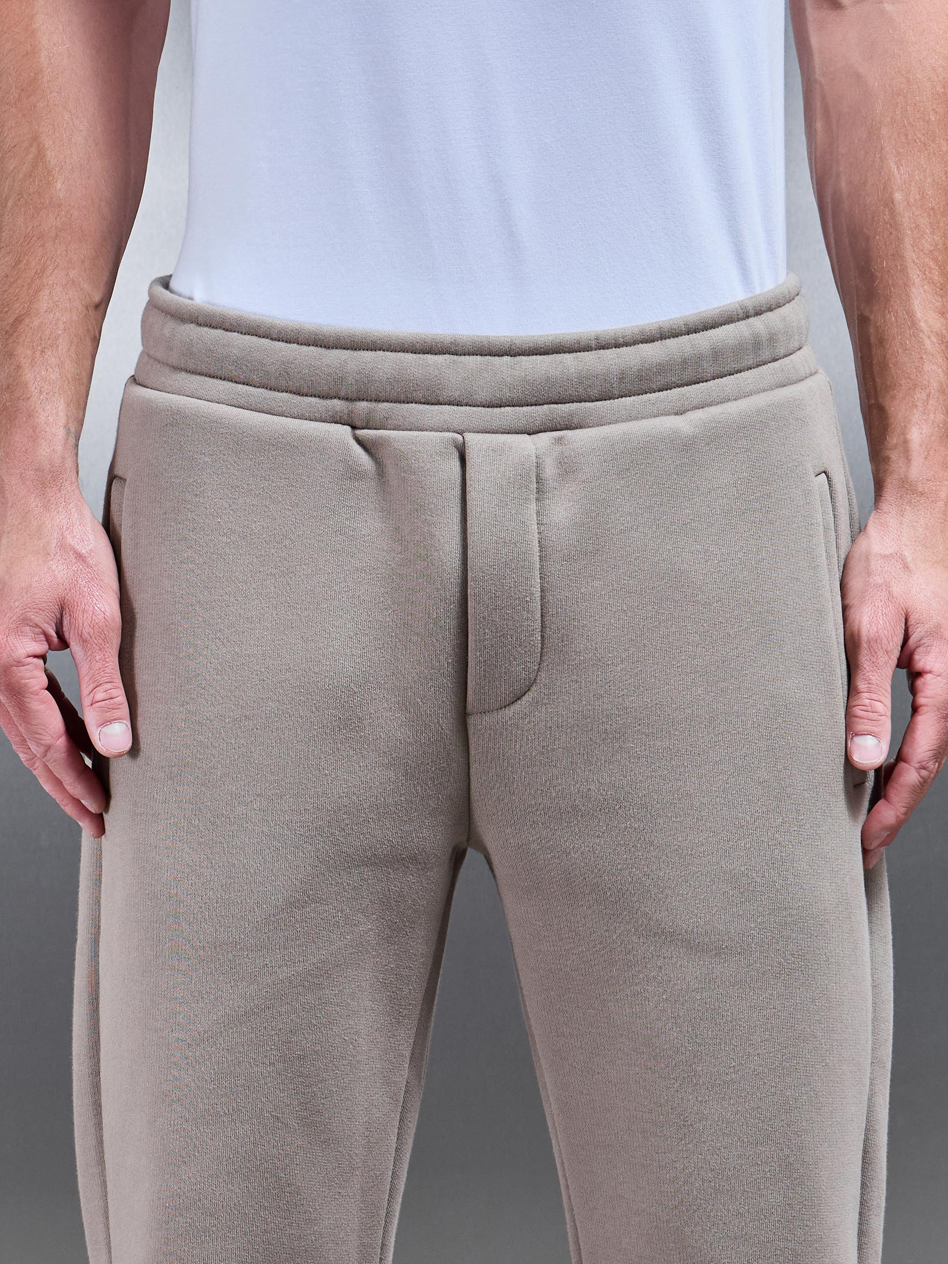 Relaxed Fit Jogger in Taupe