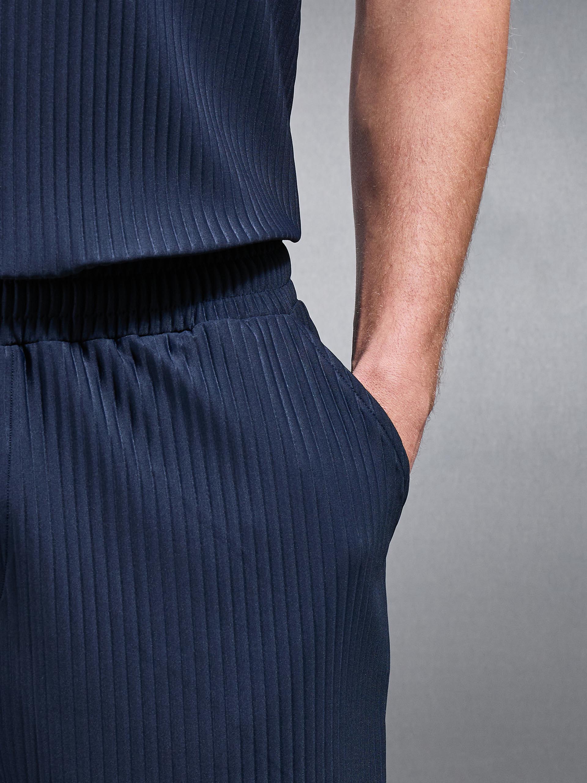 Relaxed Fit Pleated Short in Navy