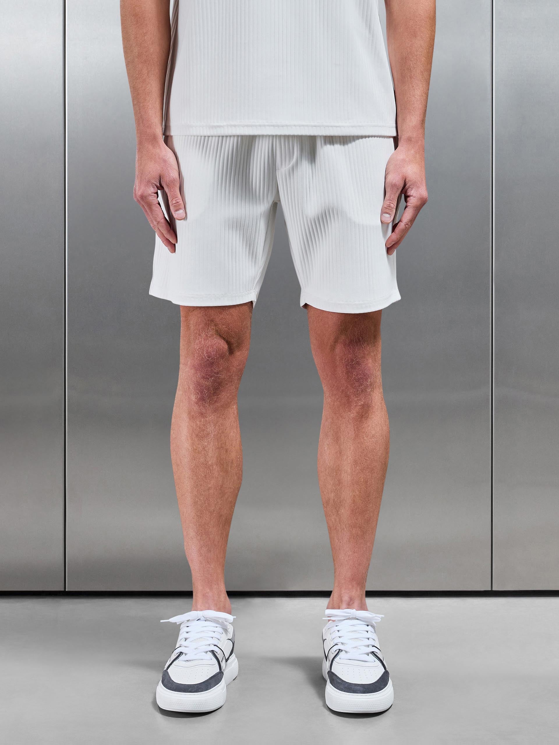 Relaxed Fit Pleated Short in Off White