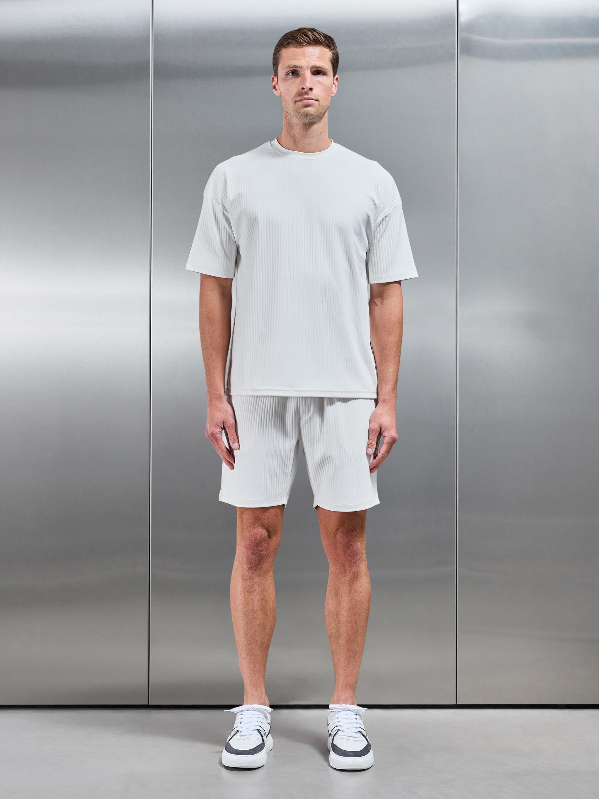 Relaxed Fit Pleated Short in Off White