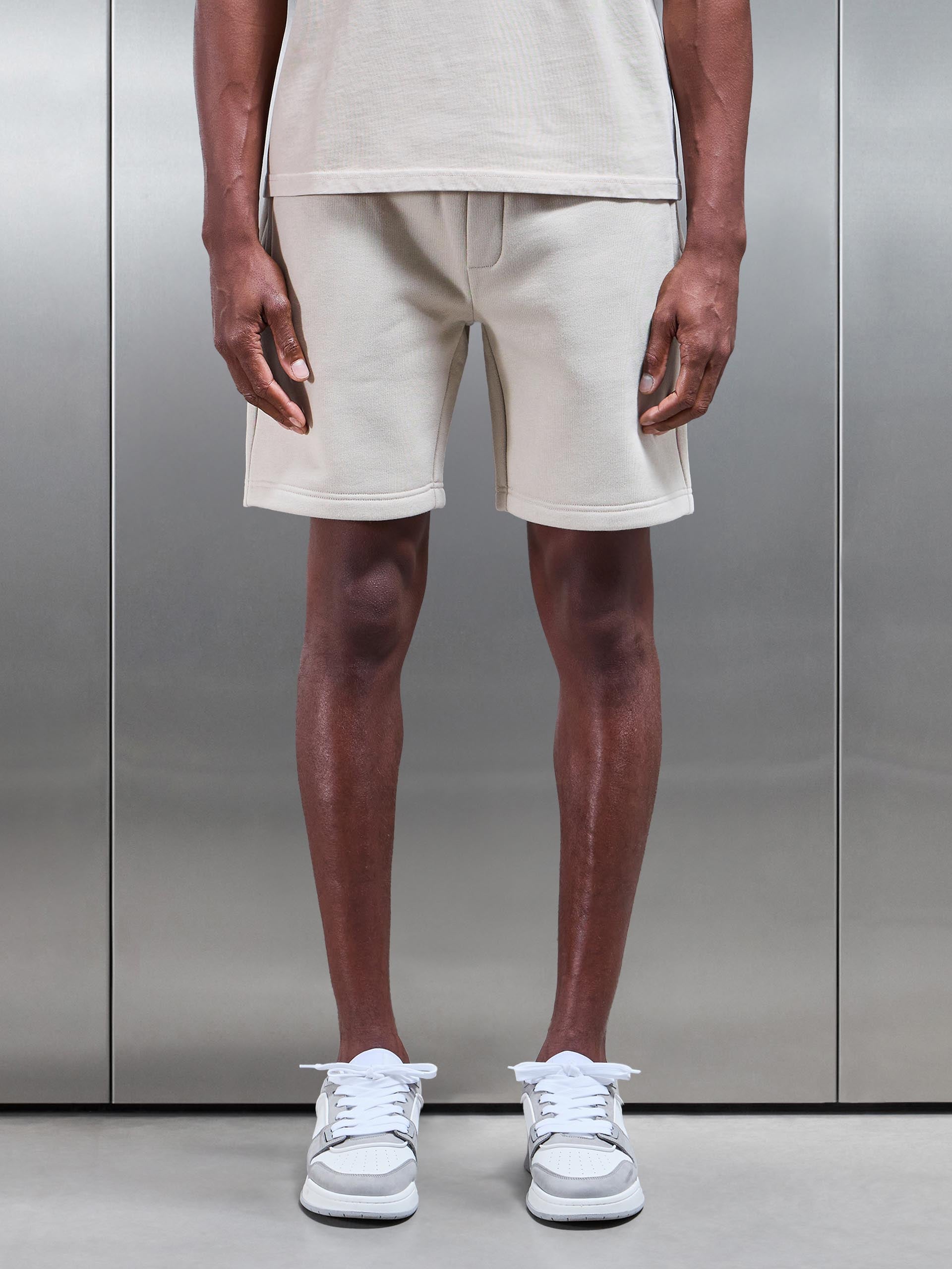 Relaxed Fit Short in Beige