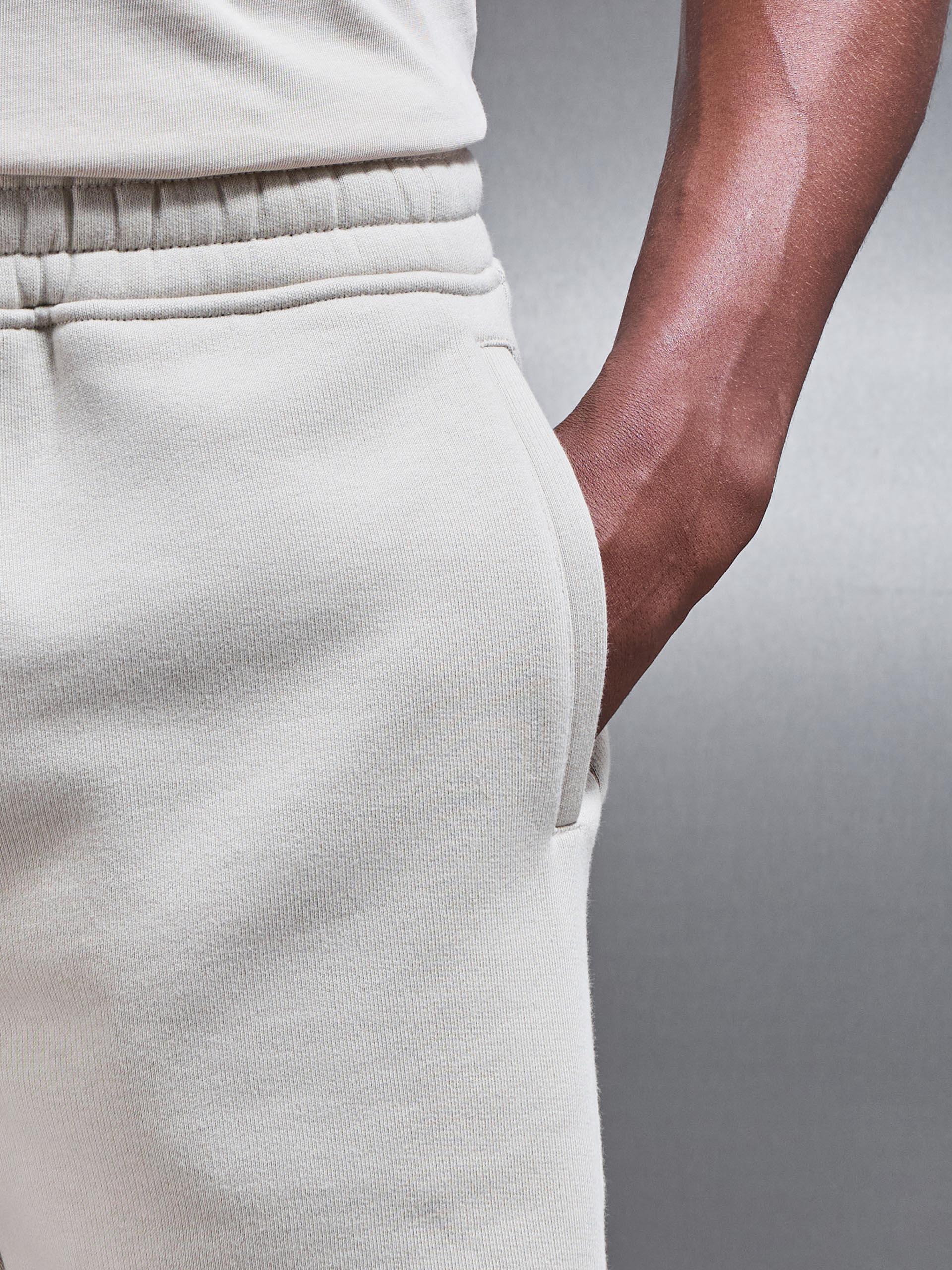 Relaxed Fit Short in Beige