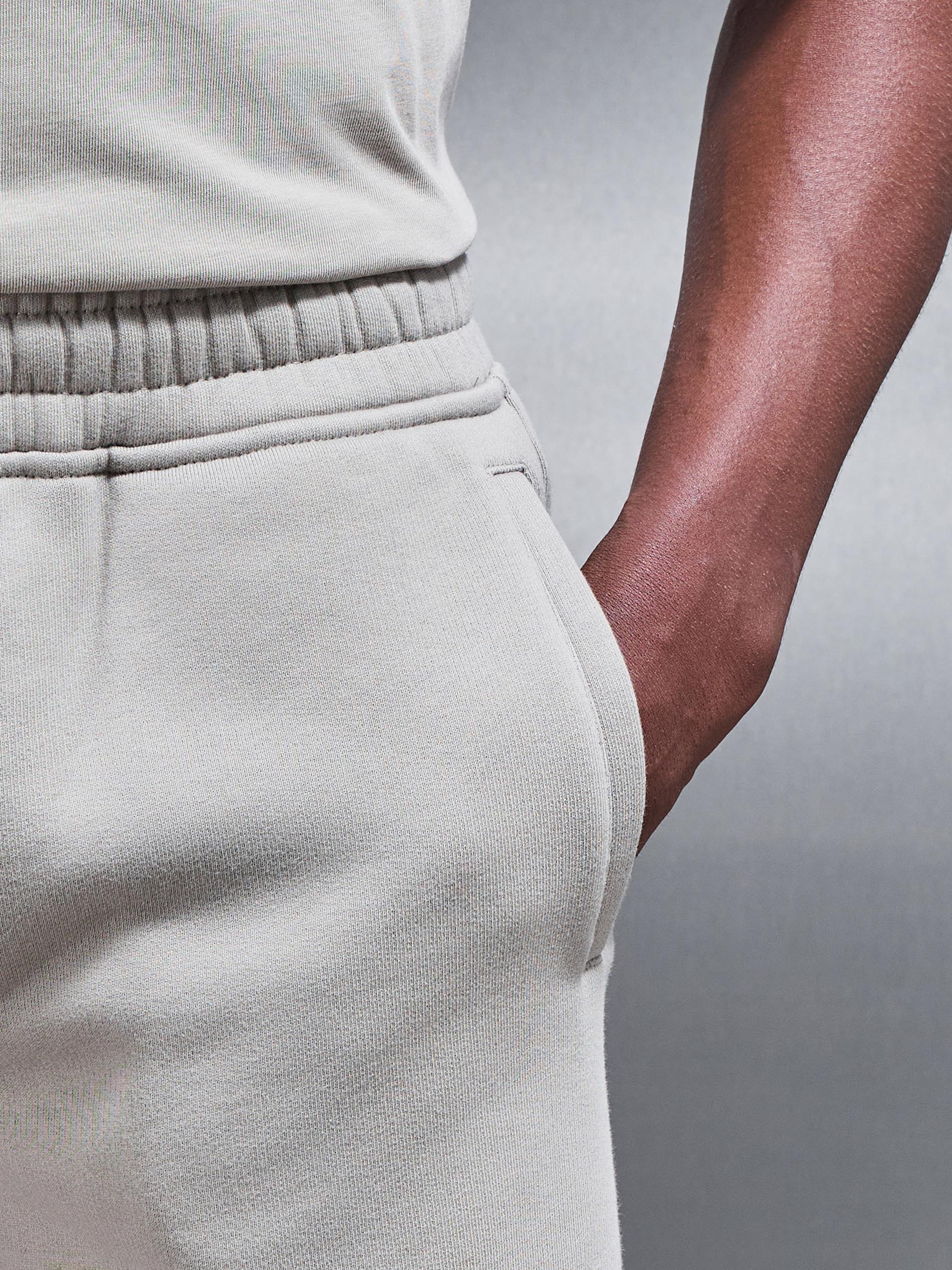 Relaxed Fit Short in Stone