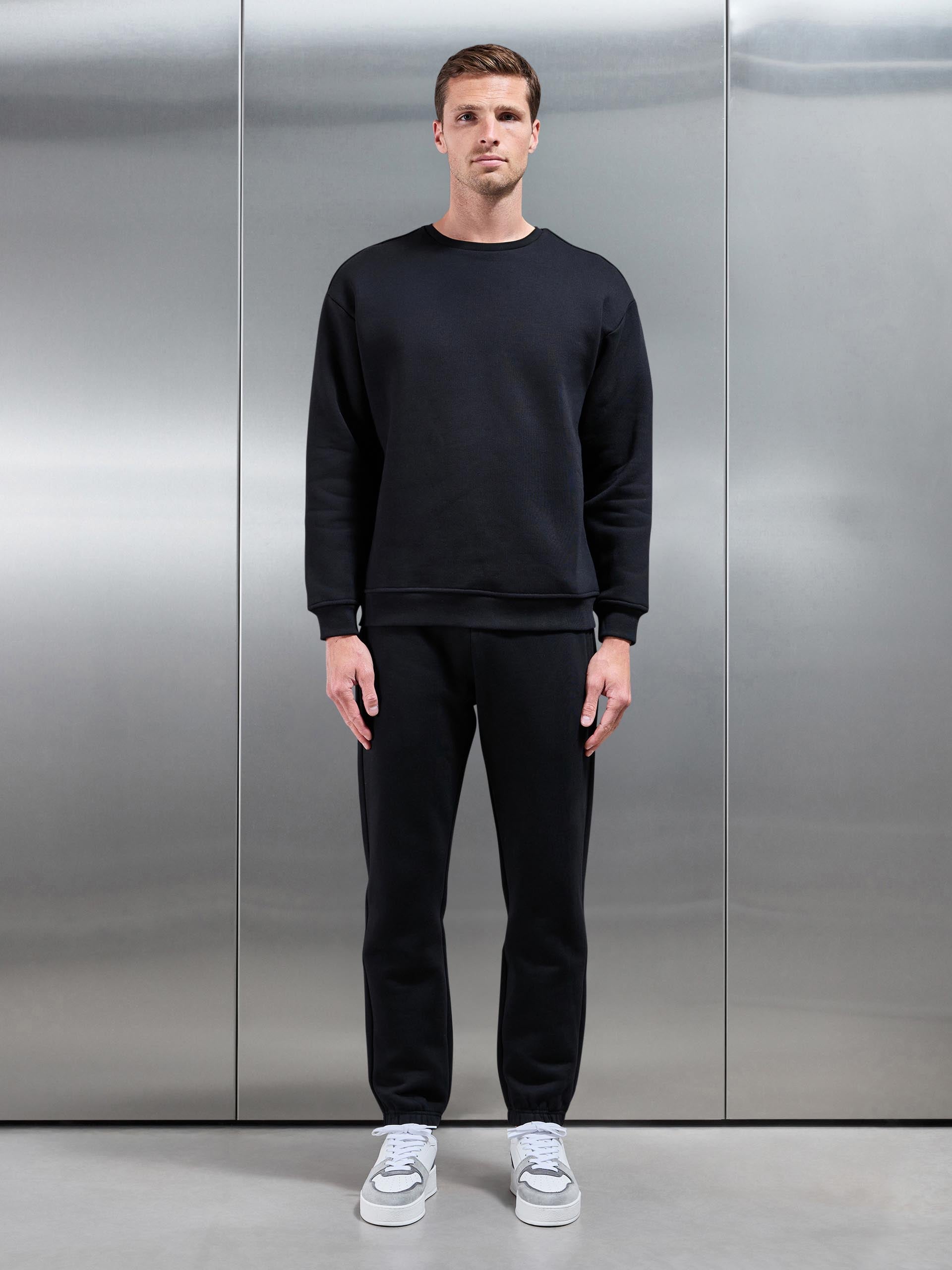 Relaxed Crew Neck Sweatshirt in Black