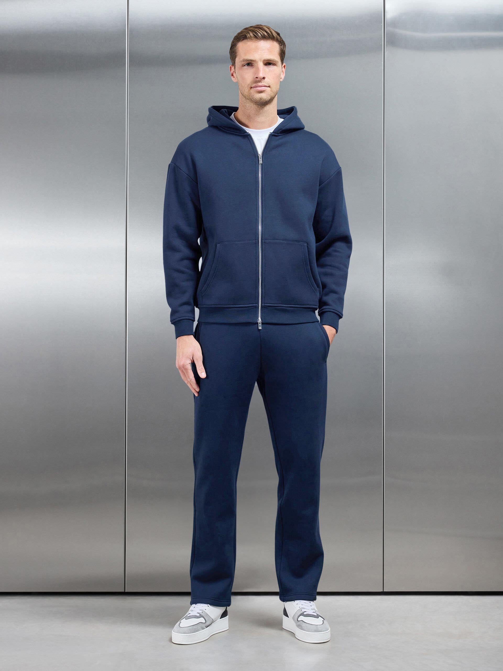 Relaxed Fit Tapered Leg Jogger in Navy
