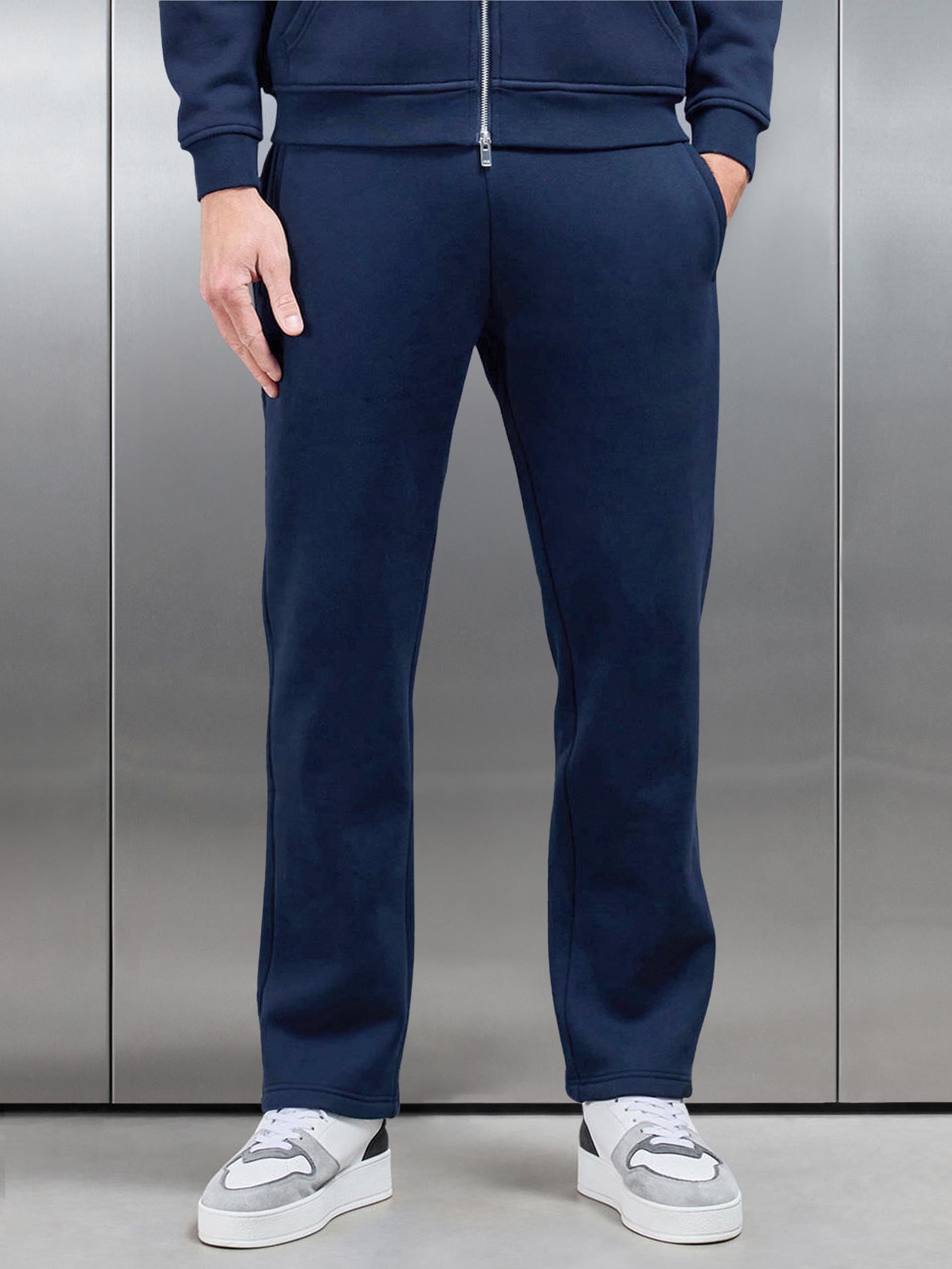 Relaxed Fit Tapered Leg Jogger in Navy