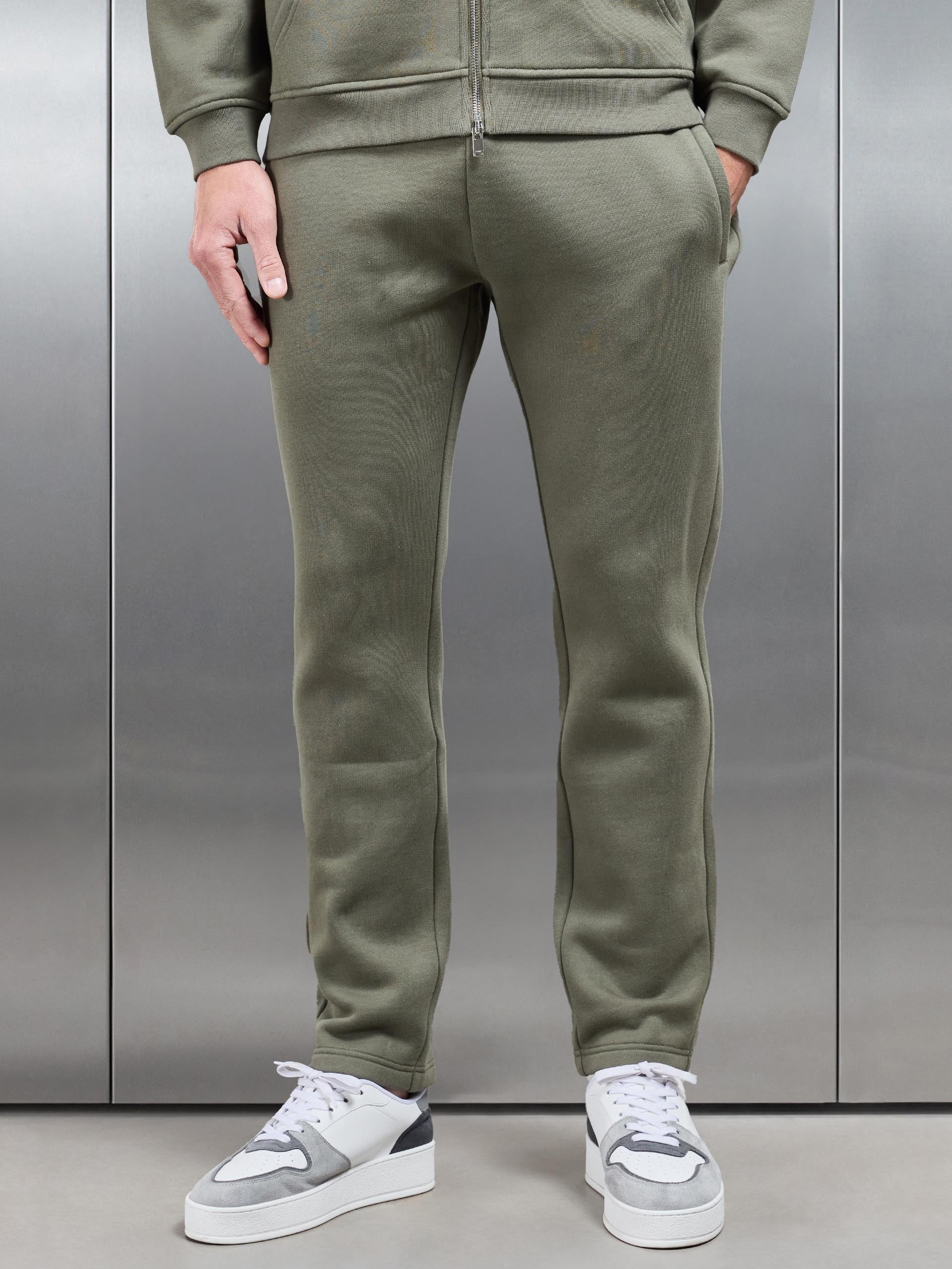 Relaxed Fit Tapered Leg Jogger in Olive