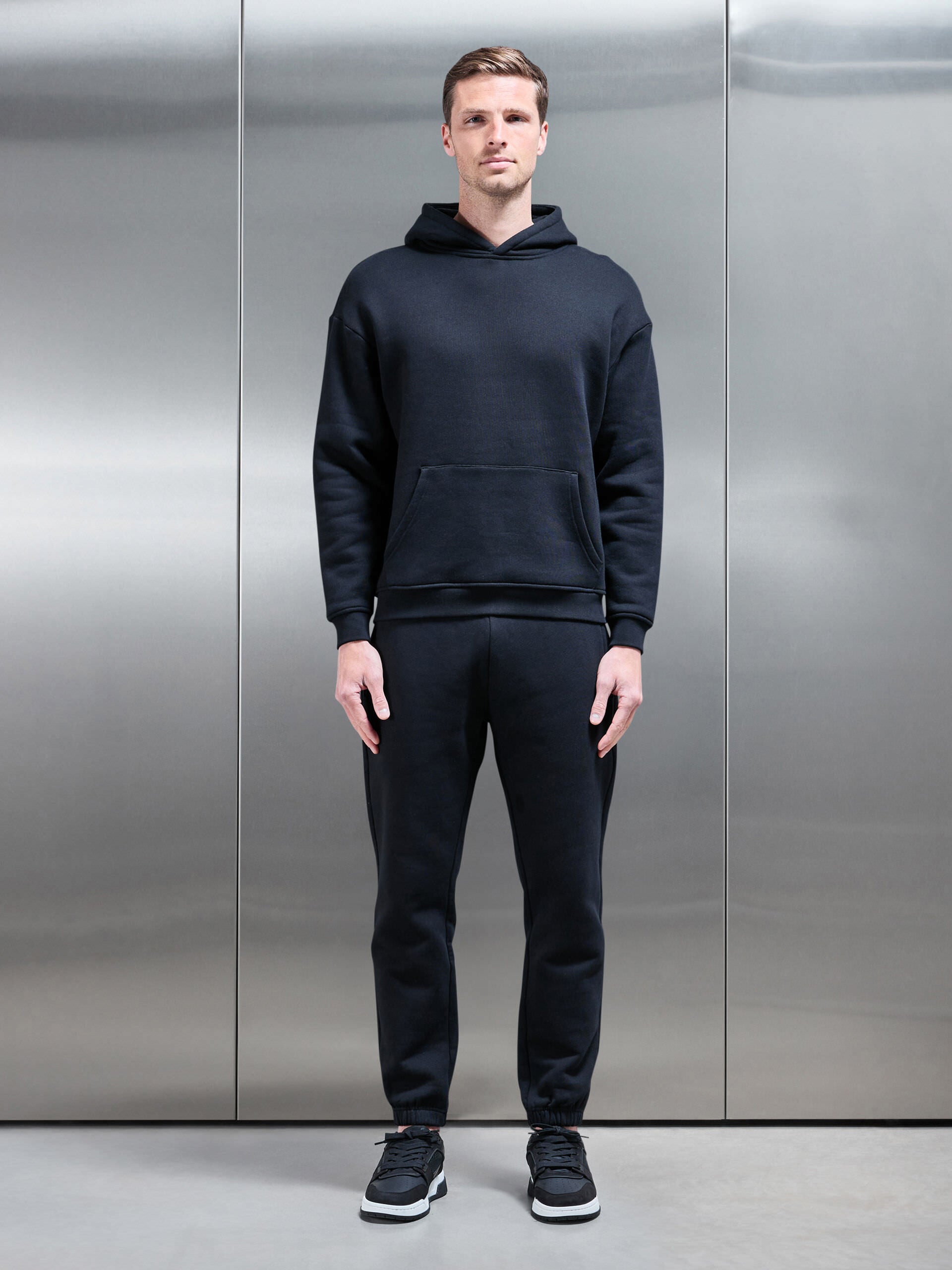 Relaxed Hoodie in Black