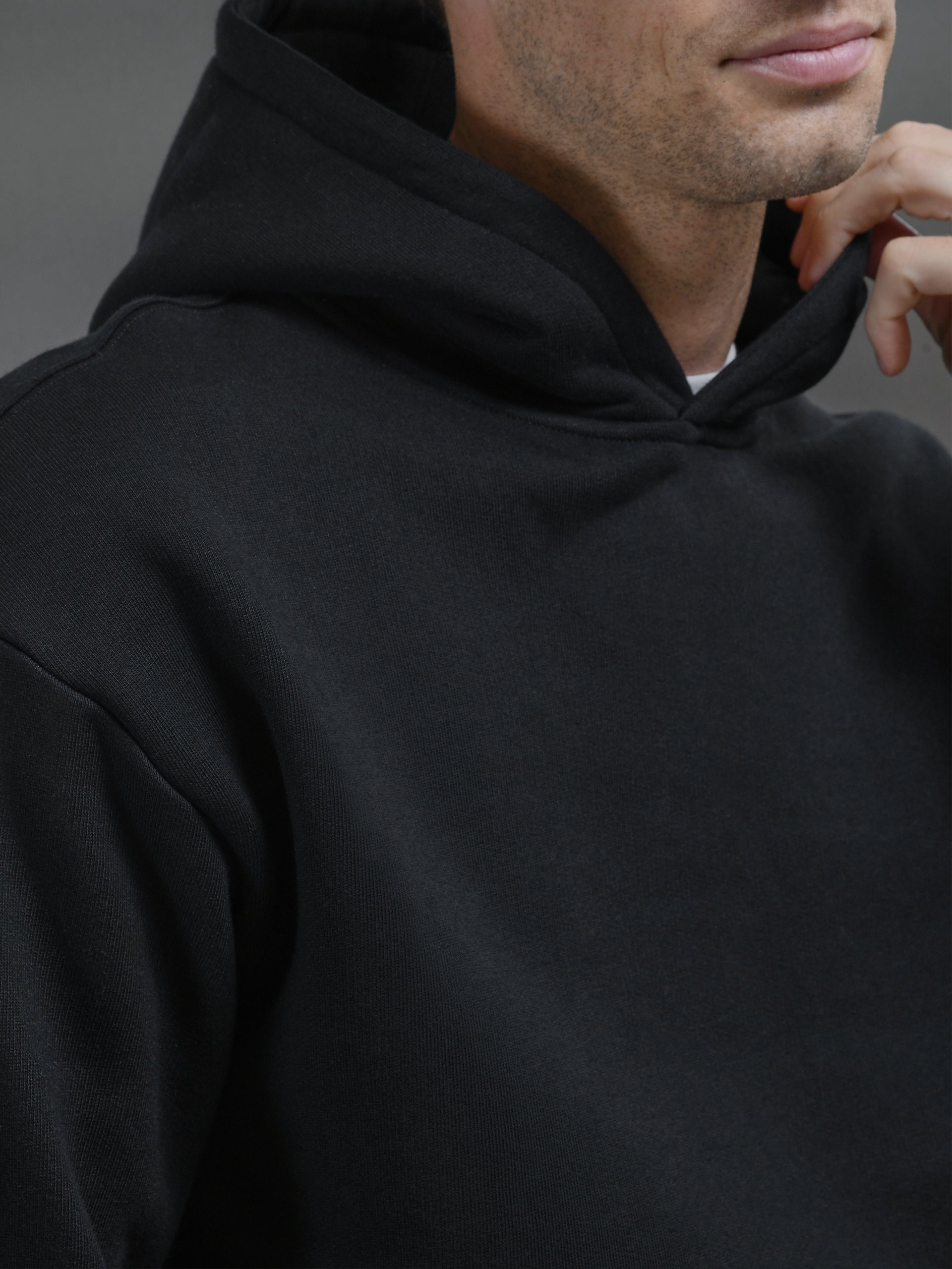 Relaxed Hoodie in Black