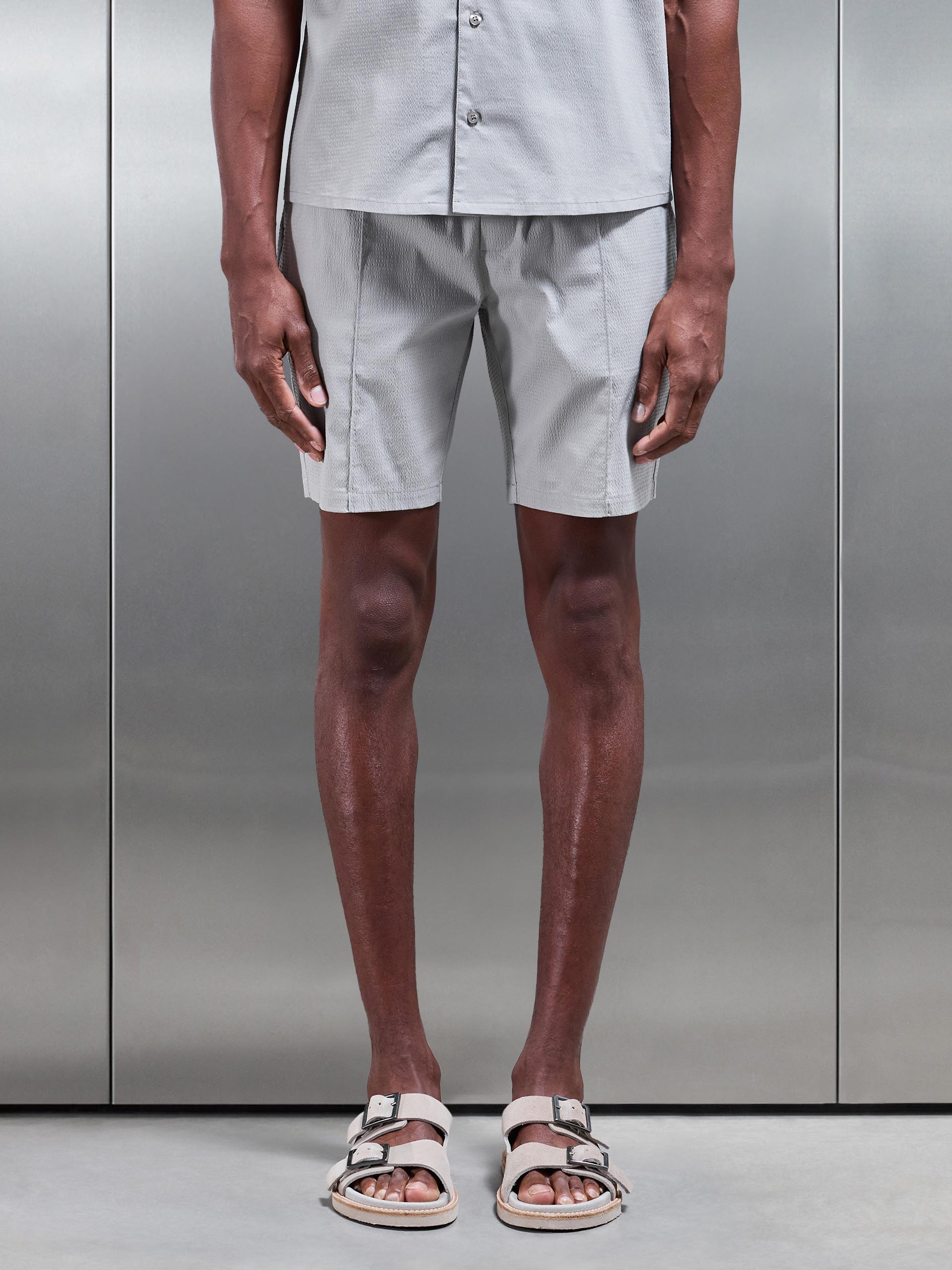 Seersucker Short in Stone