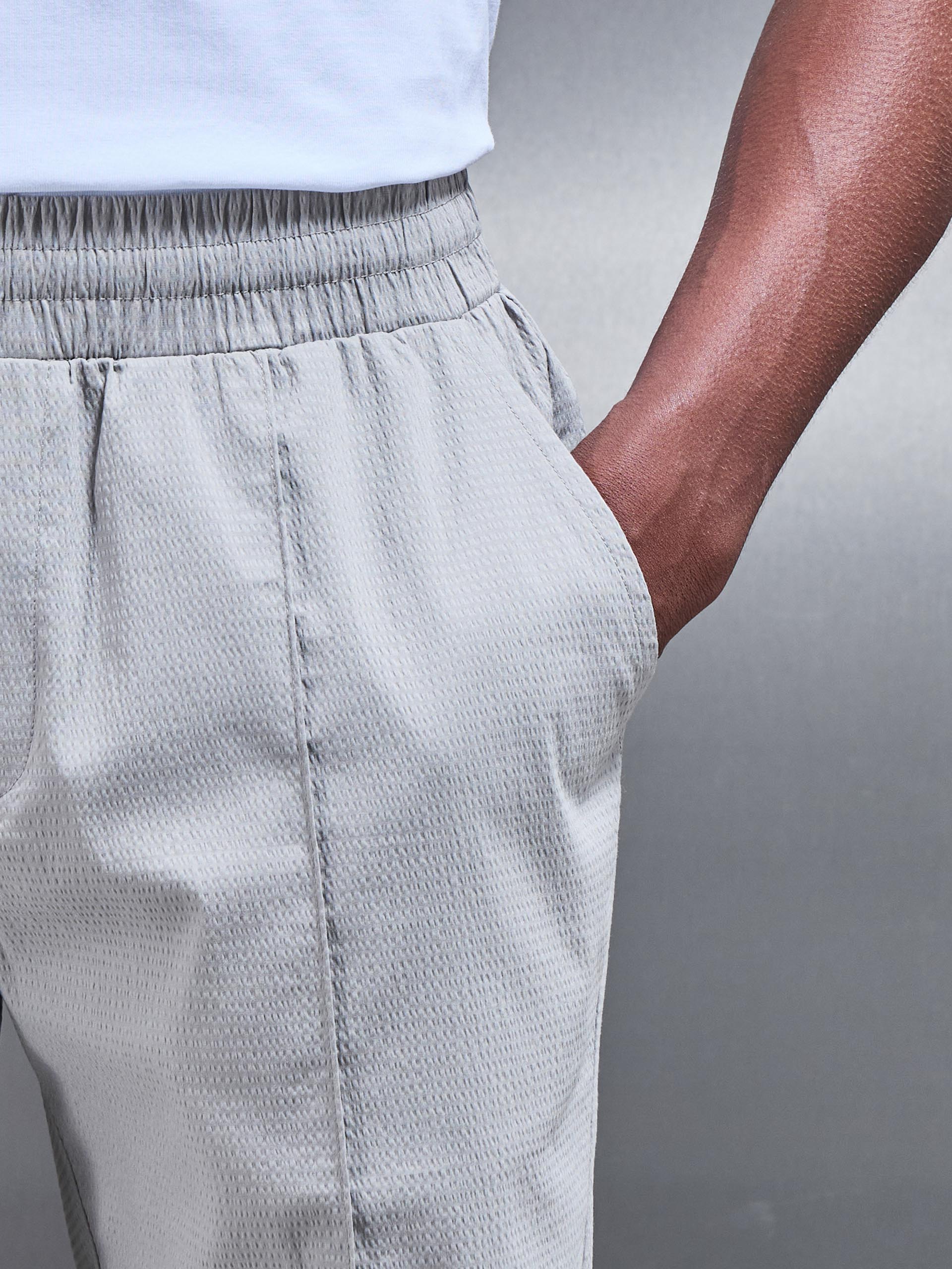 Seersucker Short in Stone