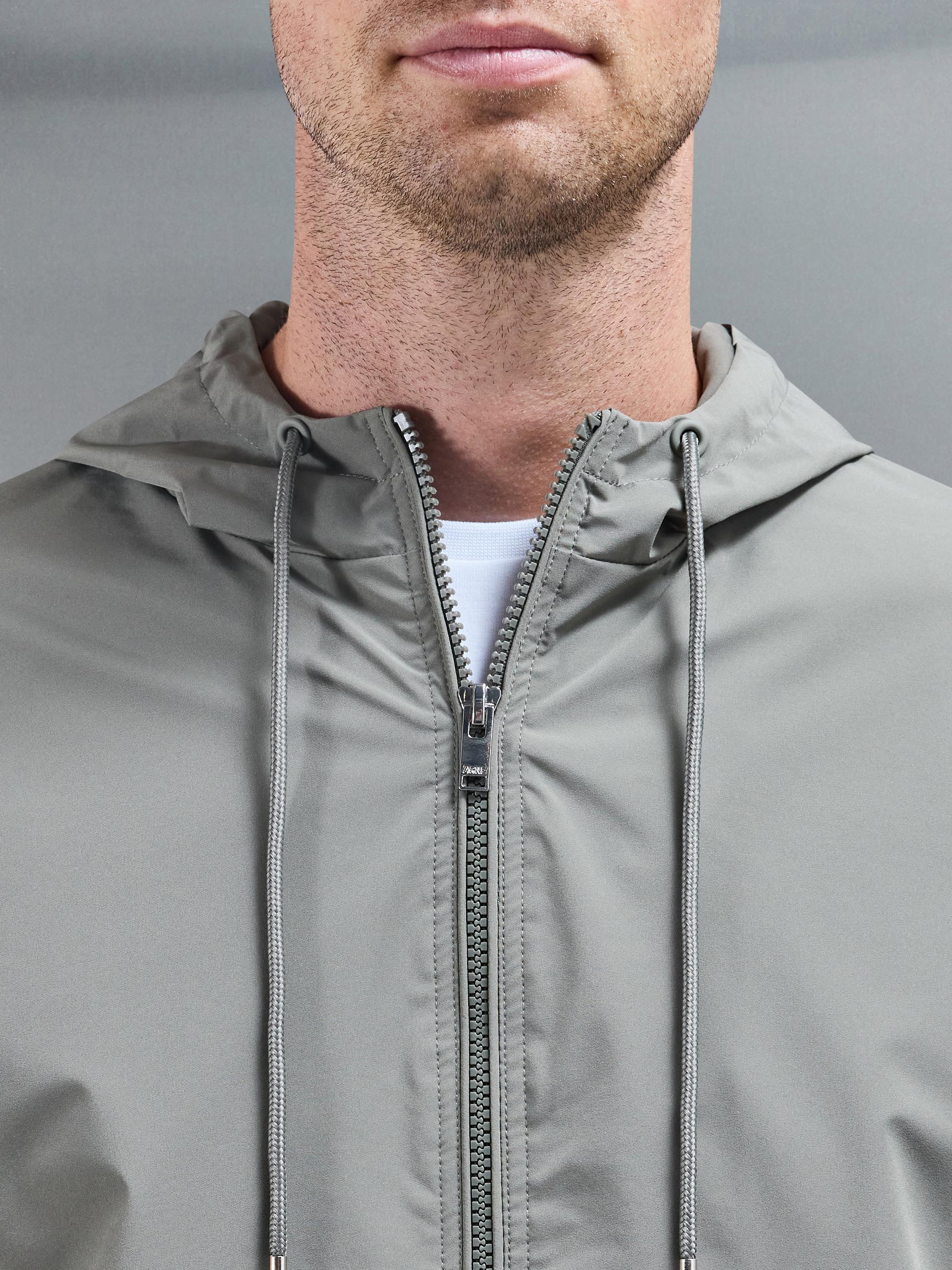 Shell Windbreaker in Olive