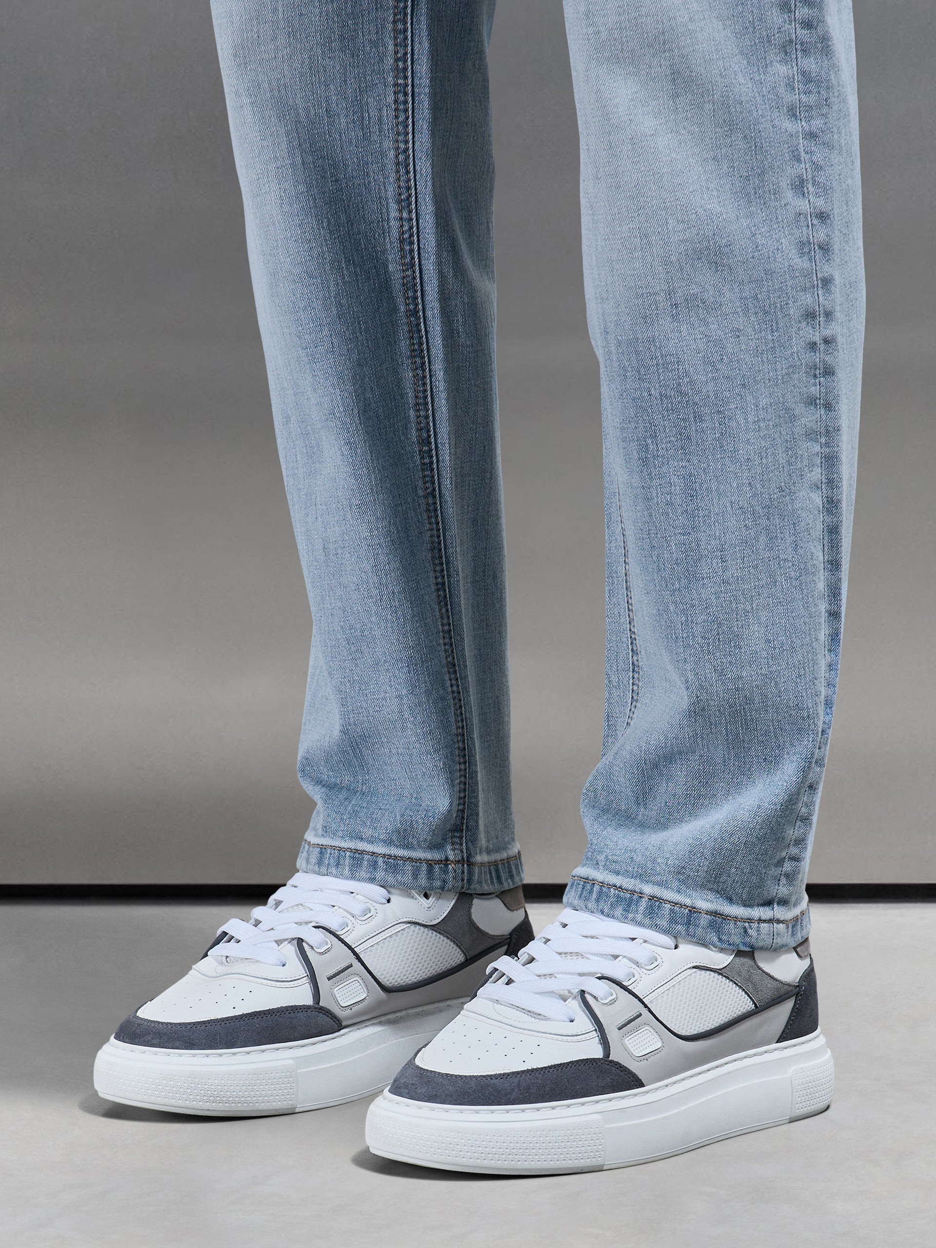 Straight Leg Denim Jeans in Light Blue