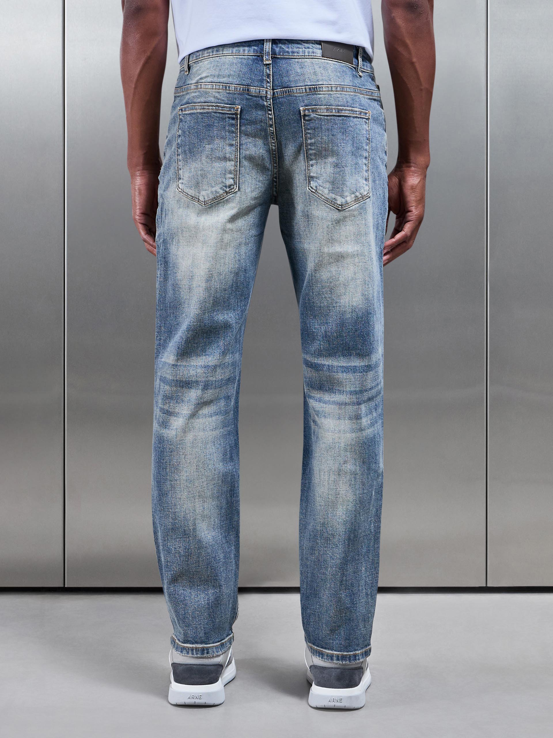 Straight Leg Denim Jeans in Sand Wash