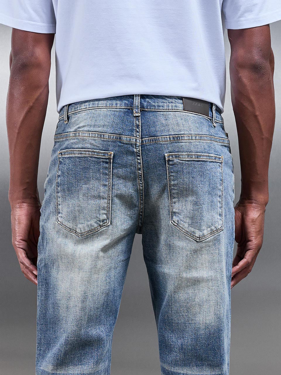 Straight Leg Denim Jeans in Sand Wash