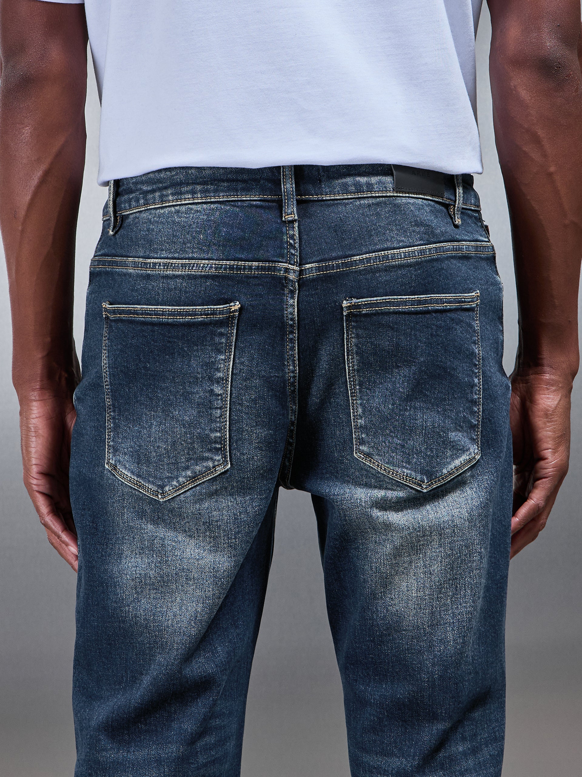 Straight Leg Denim Jeans in Vintage Blue