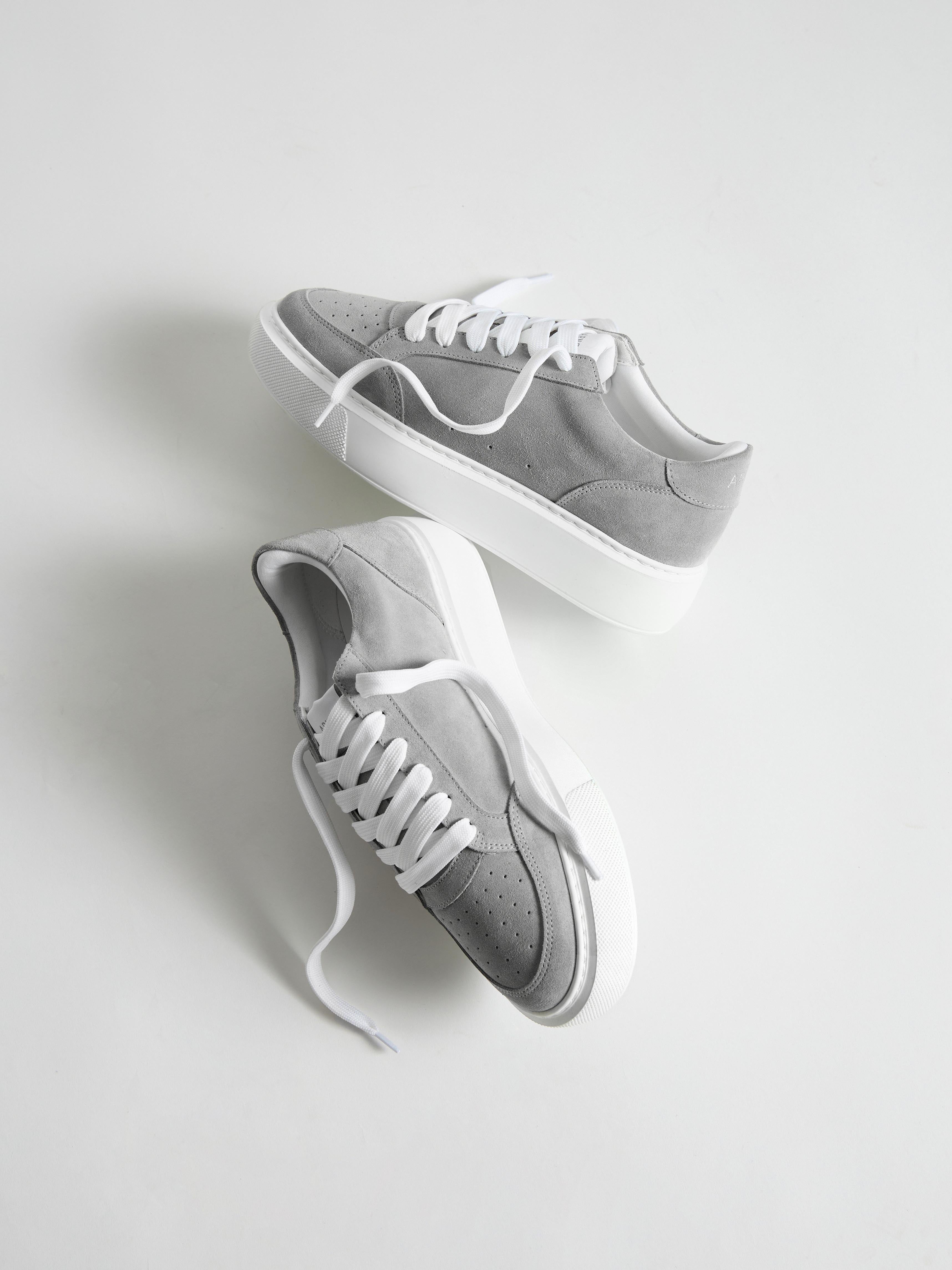 Suede Court 2.0 Trainer in Grey