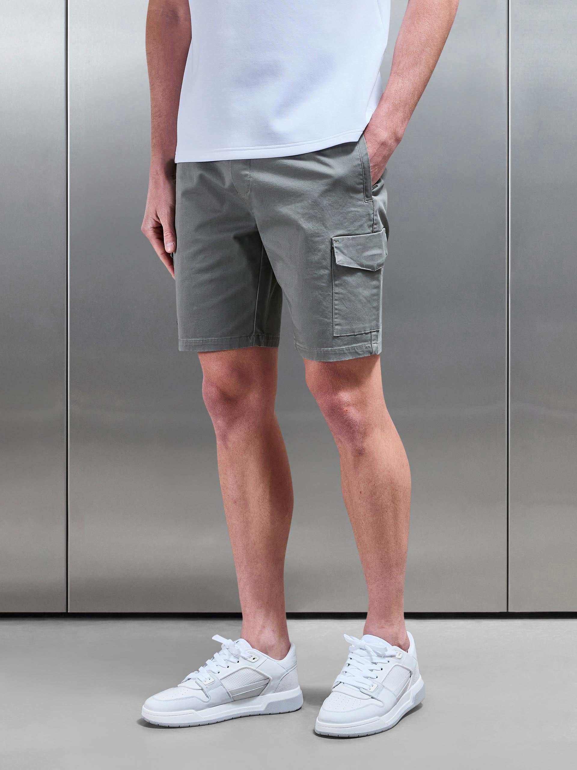 Tailored Drawstring Cargo Short in Olive