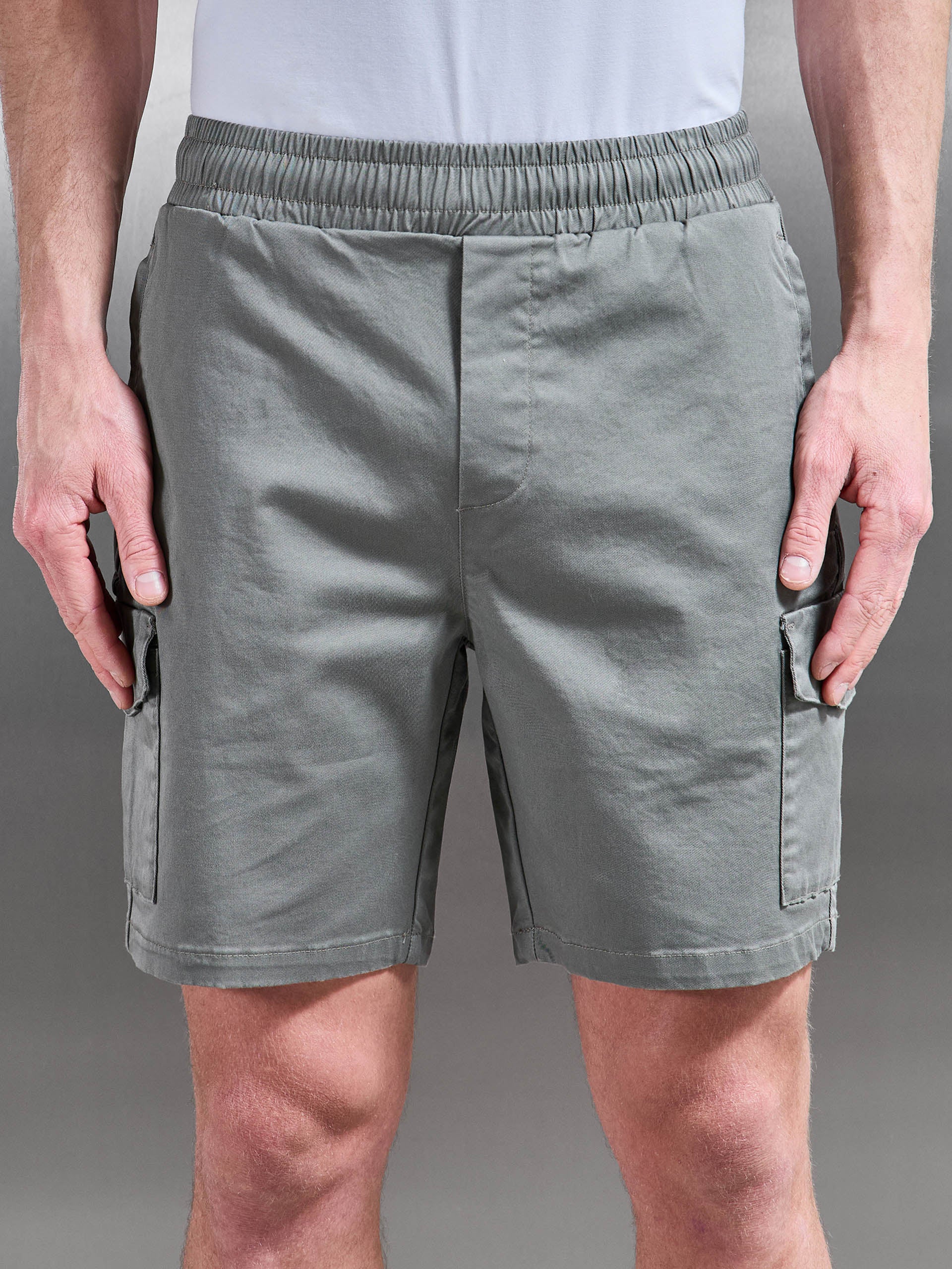 Tailored Drawstring Cargo Short in Olive