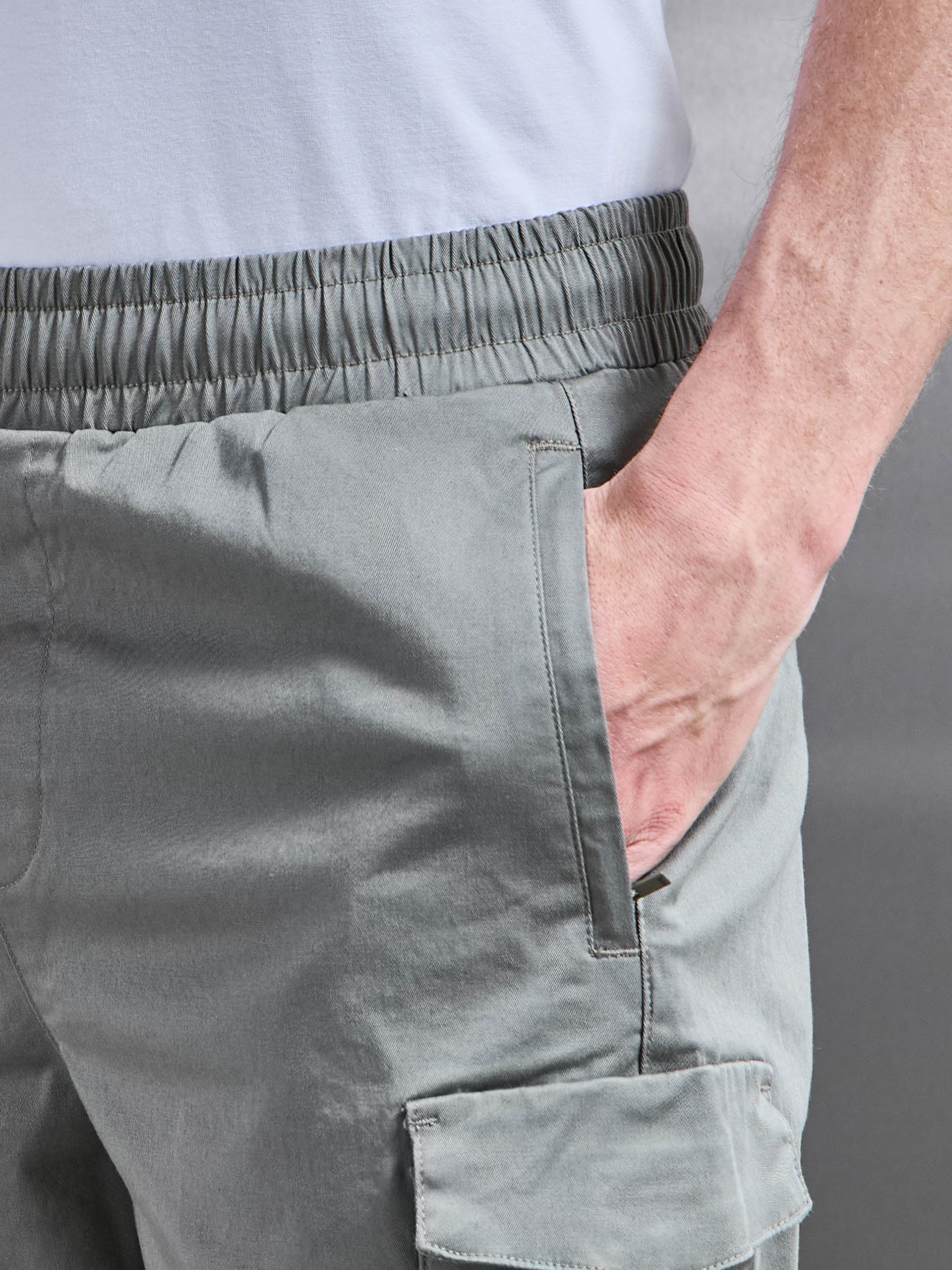 Tailored Drawstring Cargo Short in Olive