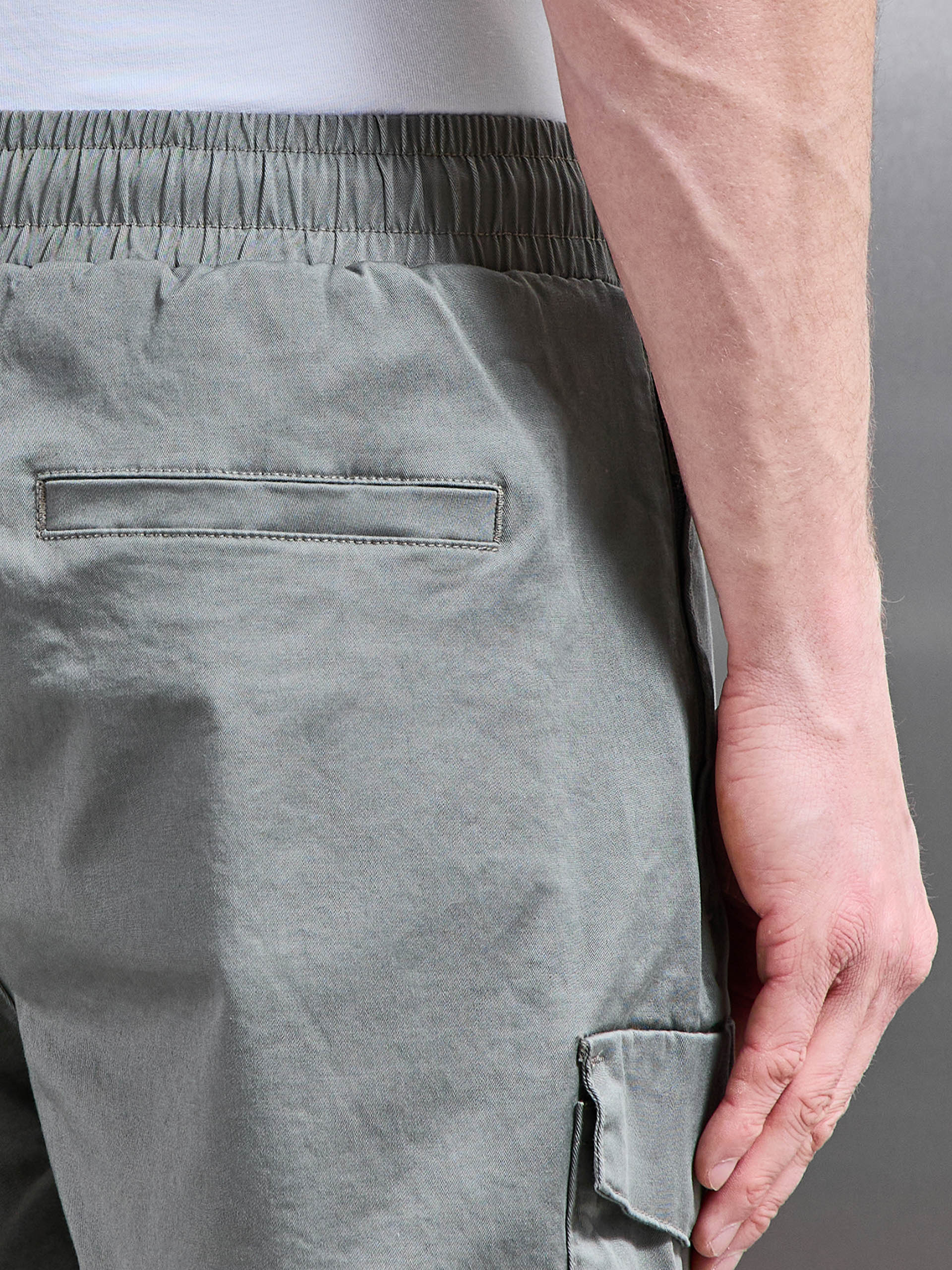 Tailored Drawstring Cargo Short in Olive