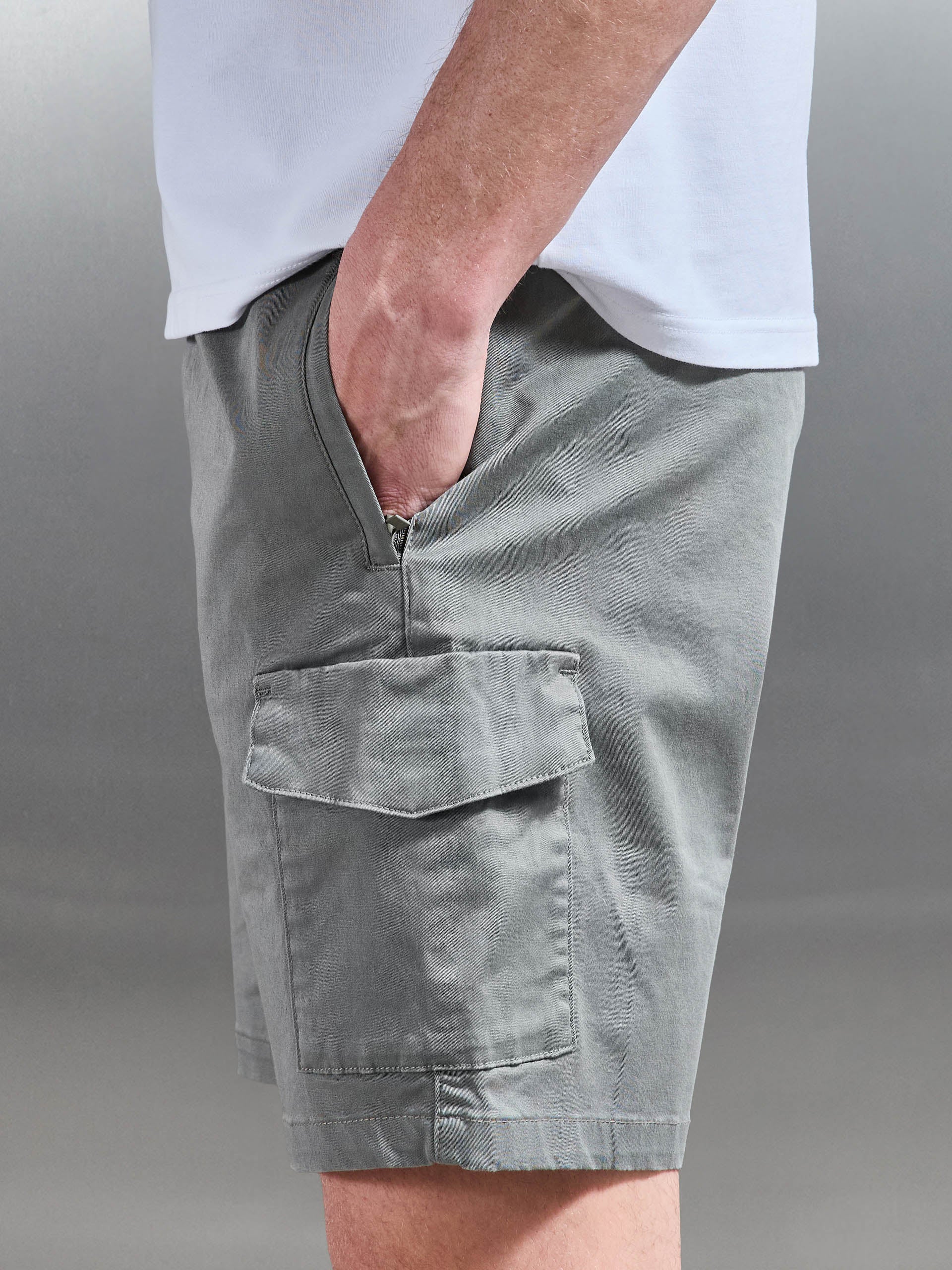 Tailored Drawstring Cargo Short in Olive