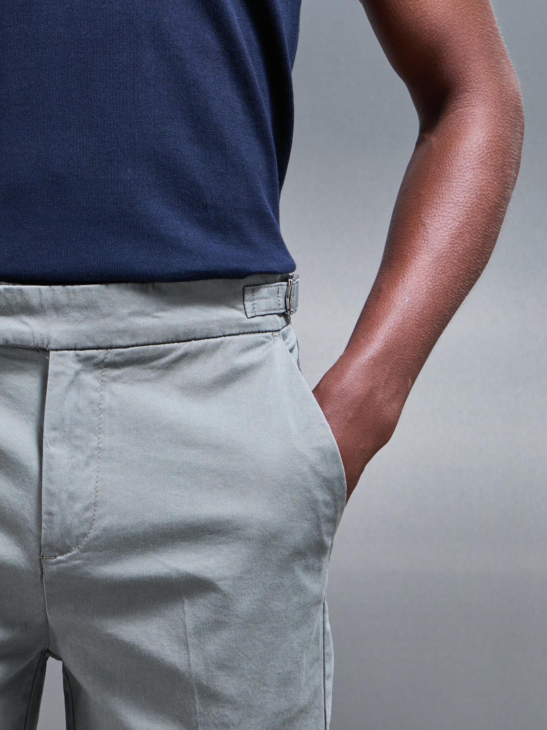 Tailored Side Adjuster Chino Short in Olive