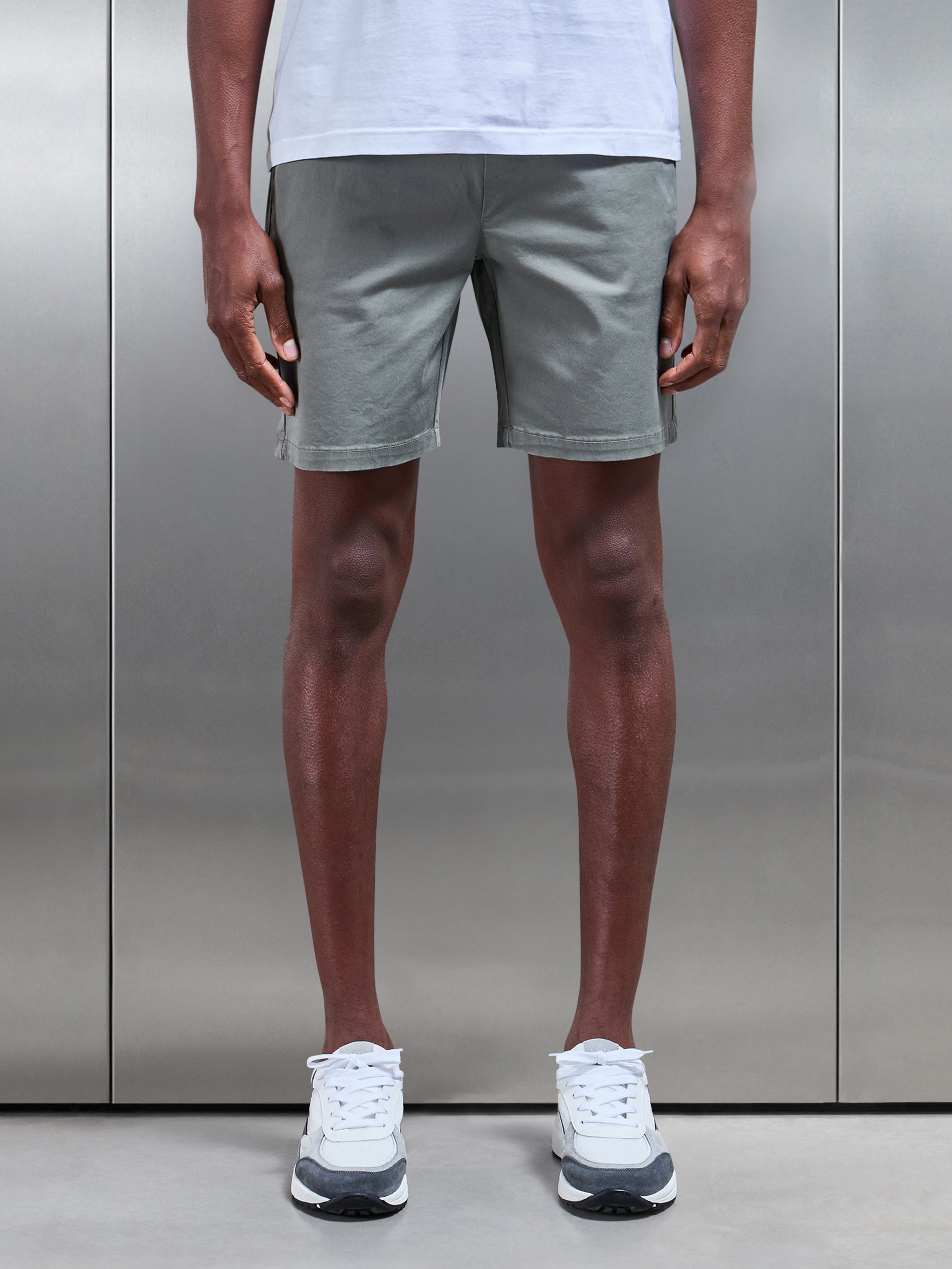 Tailored Chino Drawstring Short in Olive