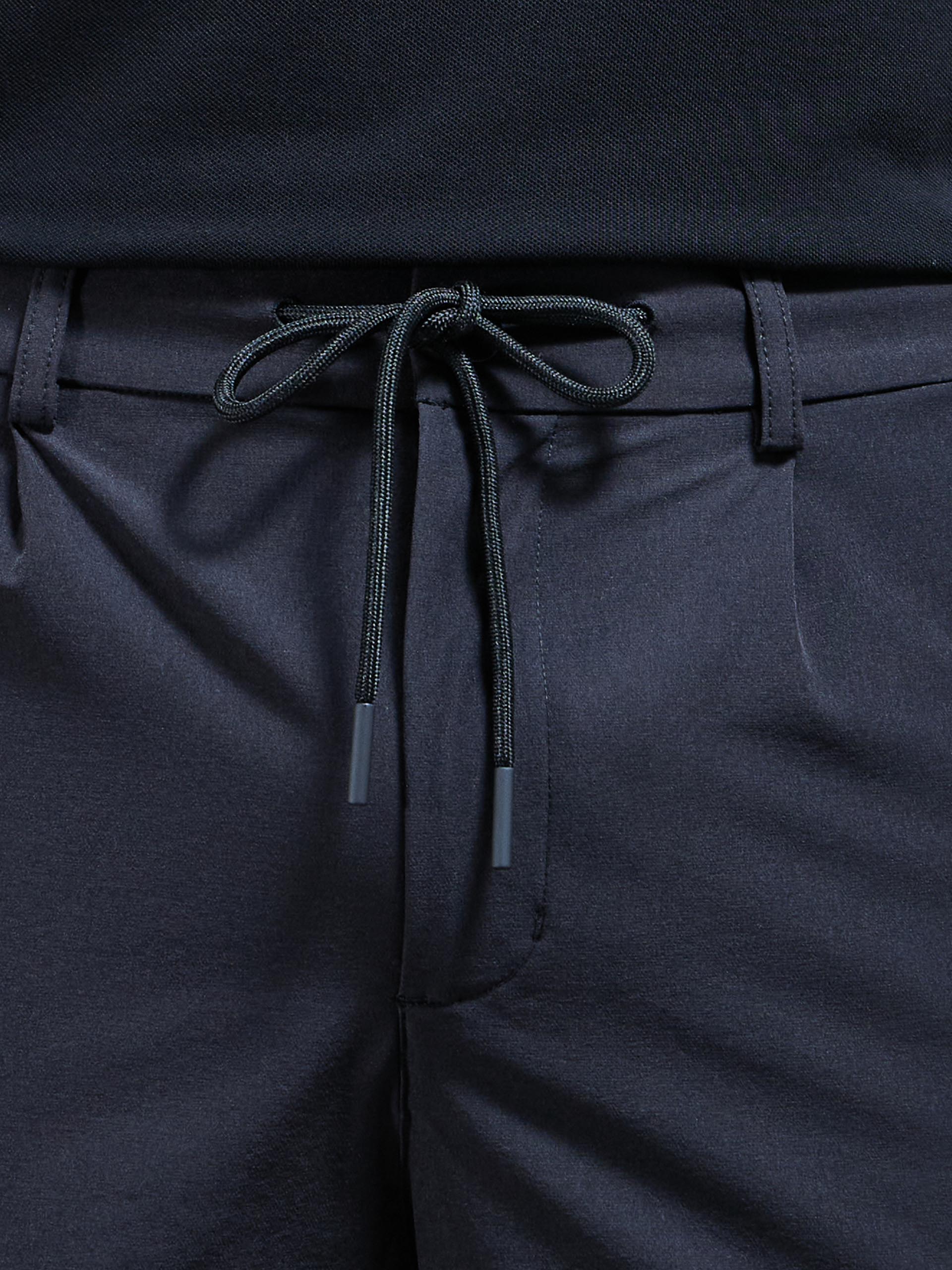 Technical Stretch Chino Short in Black