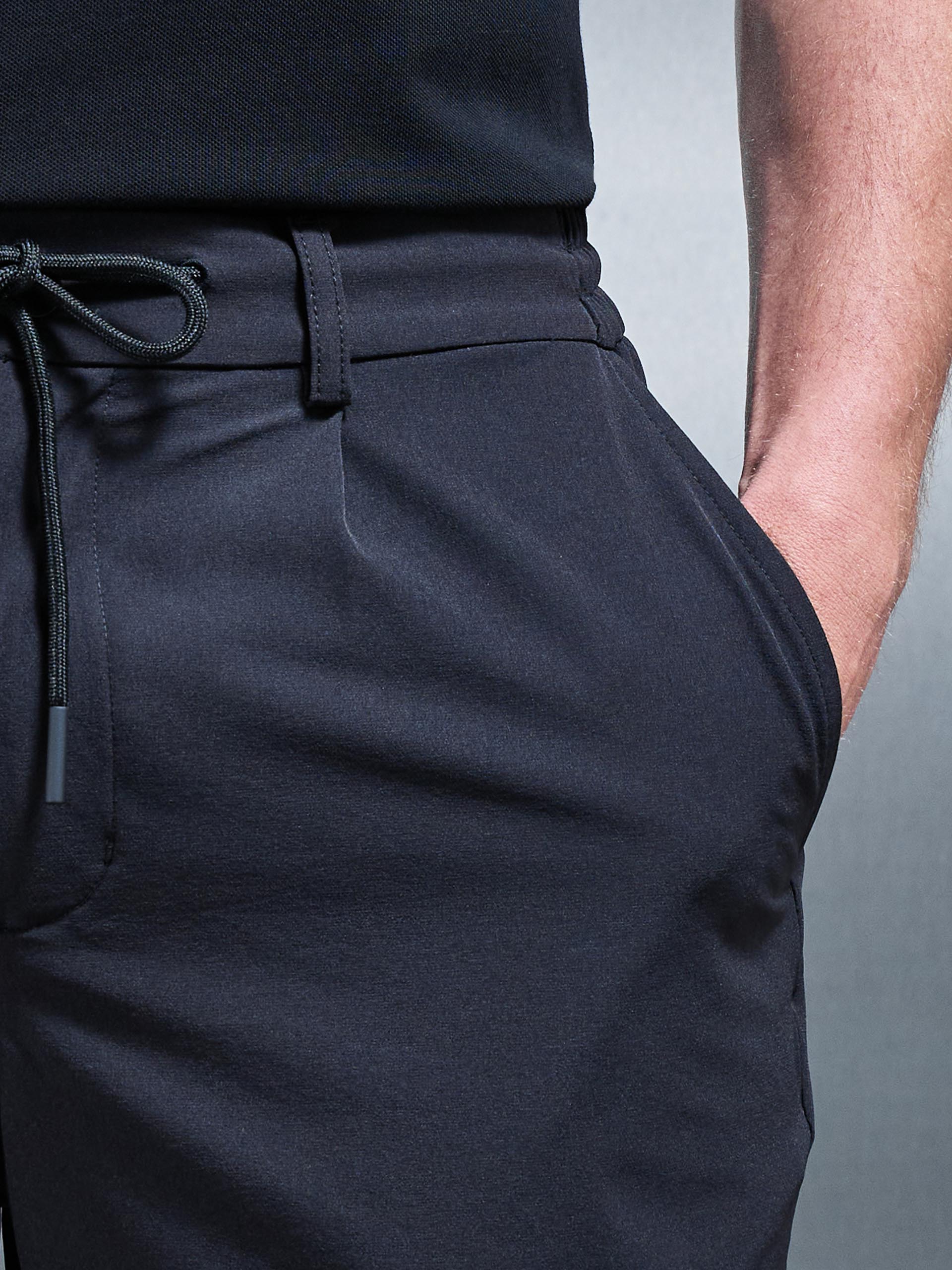 Technical Stretch Chino Short in Black