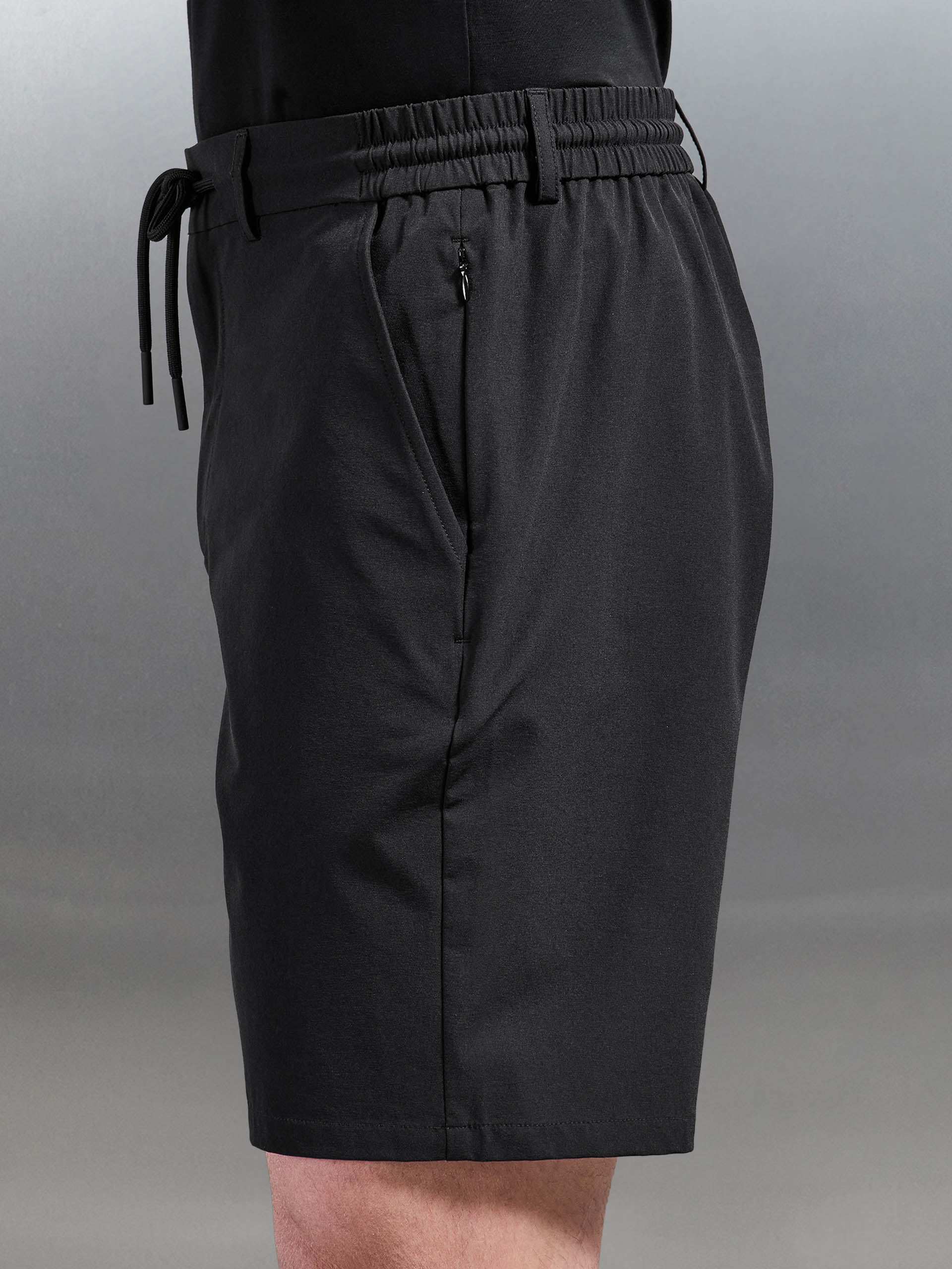 Technical Stretch Chino Short in Black