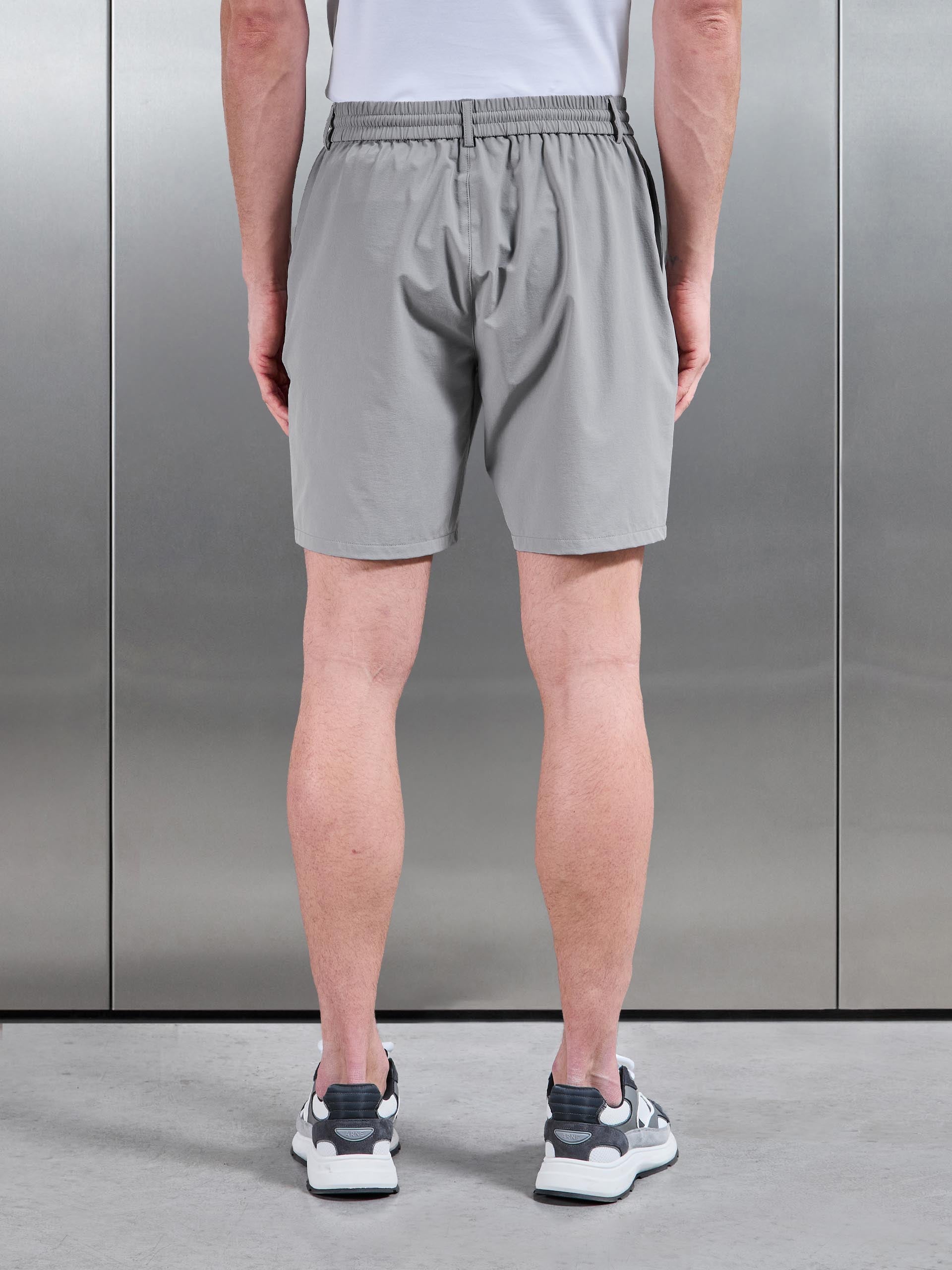 Technical Stretch Chino Short in Mid Grey